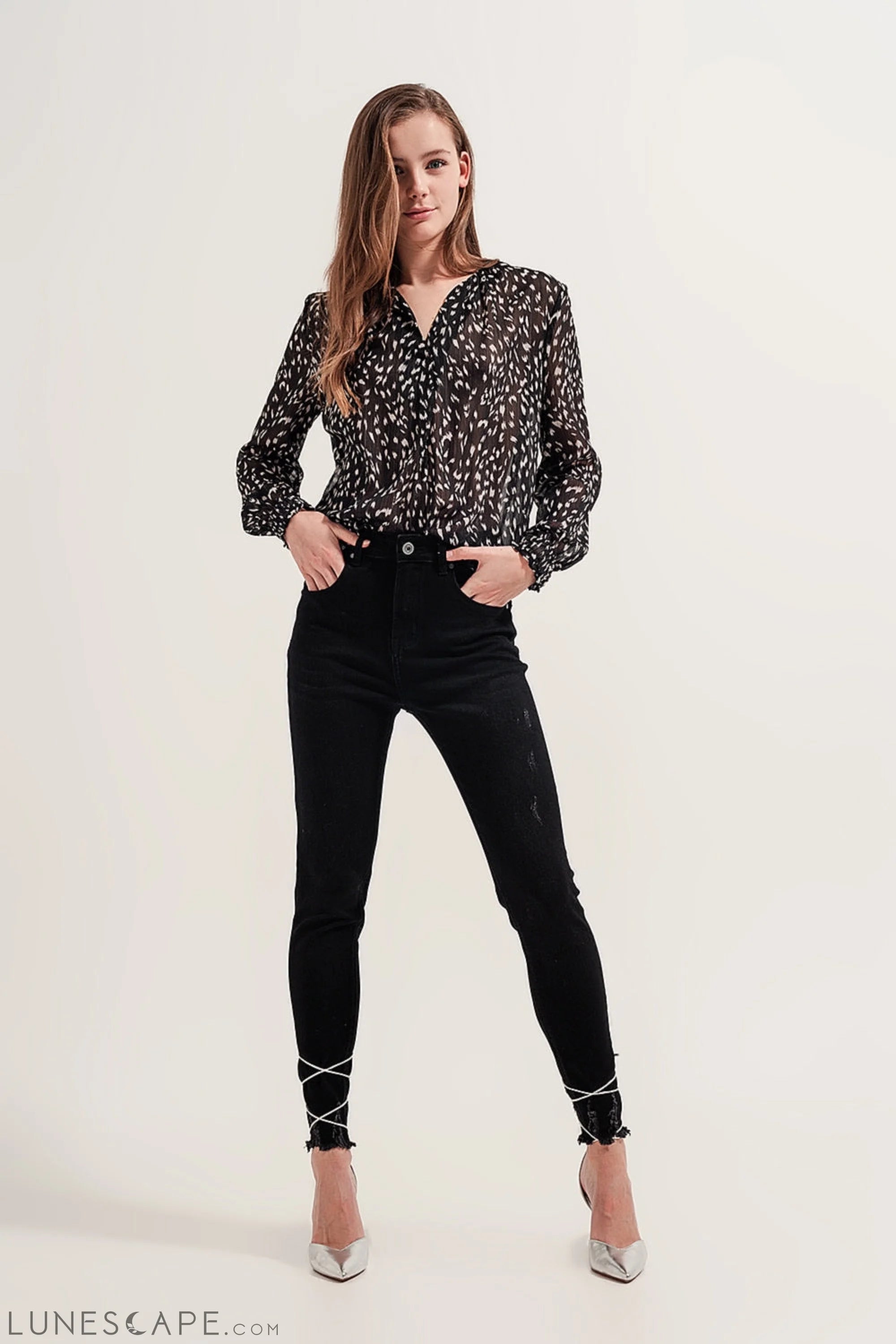 Raw Hem Skinny Jeans in Washed Black LUNESCAPE