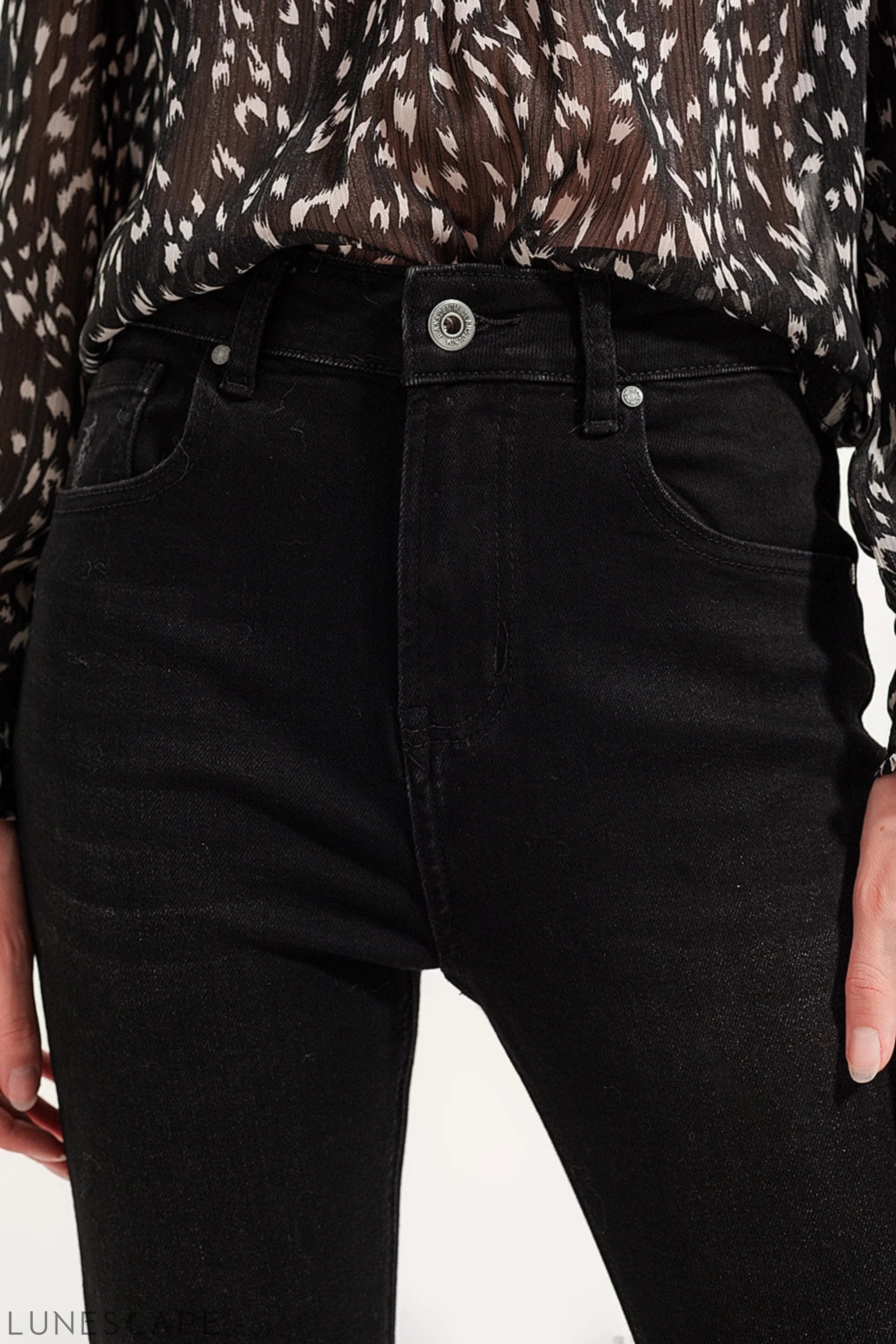 Raw Hem Skinny Jeans in Washed Black LUNESCAPE