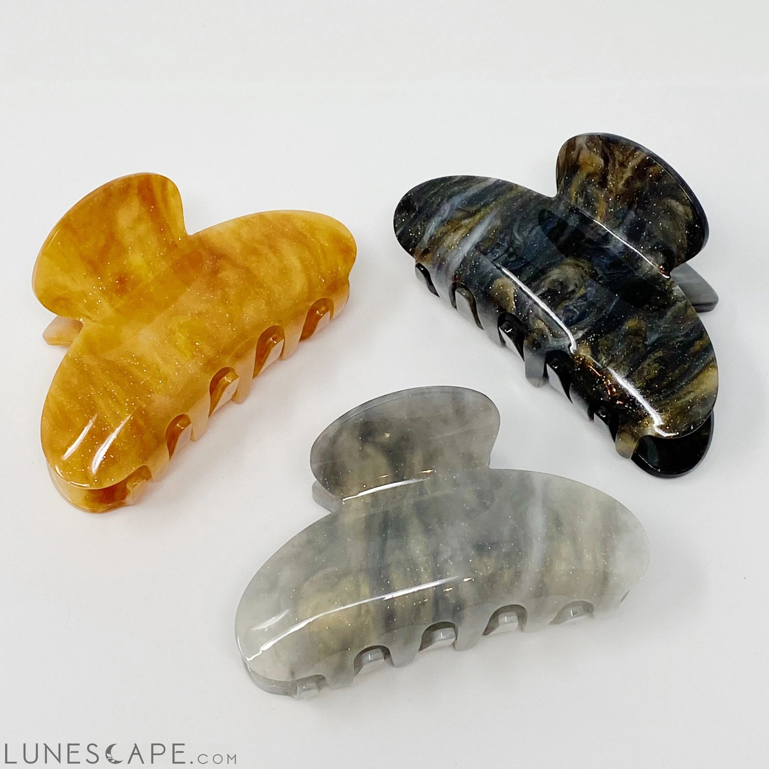 Retro Feel Hair Claw LUNESCAPE