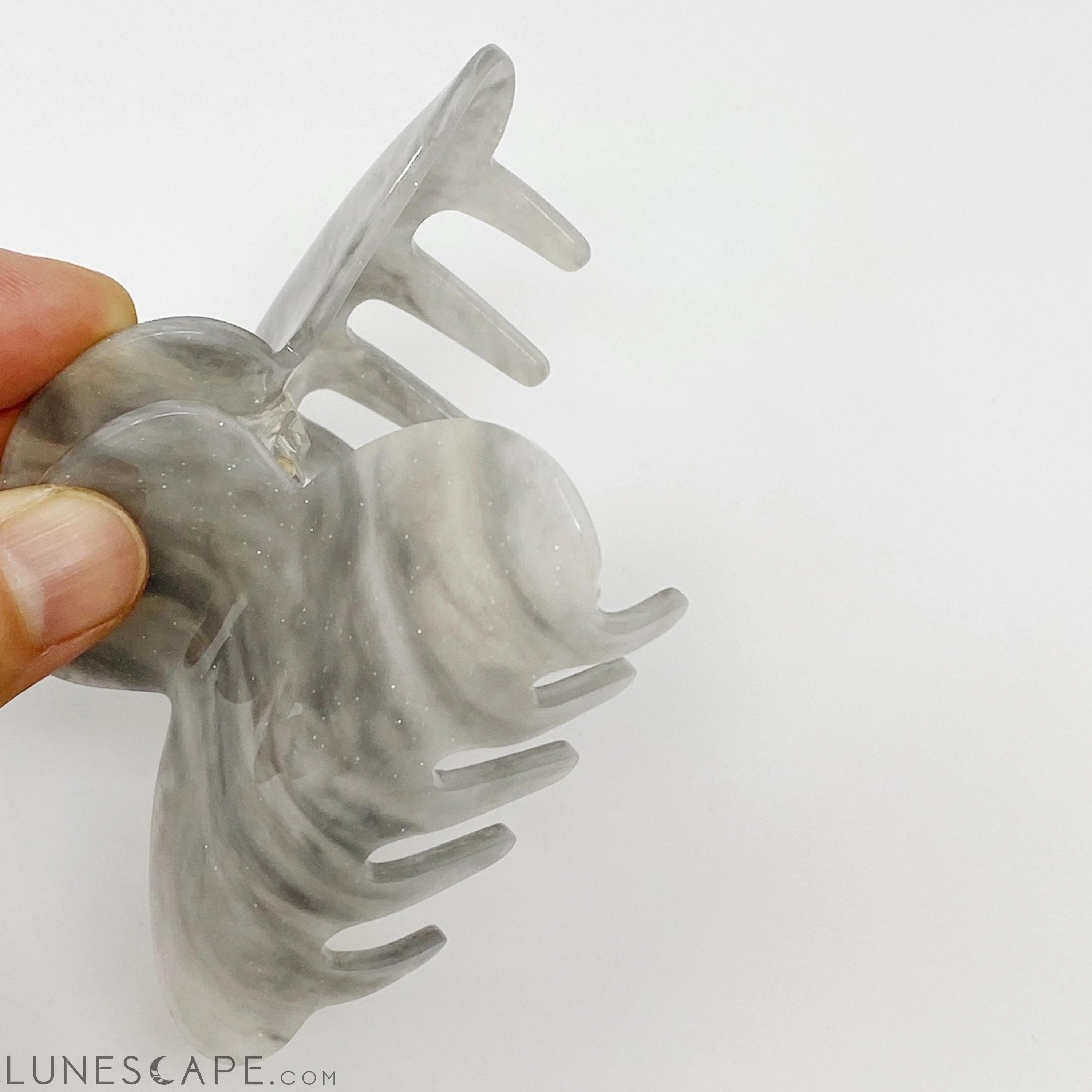 Retro Feel Hair Claw LUNESCAPE