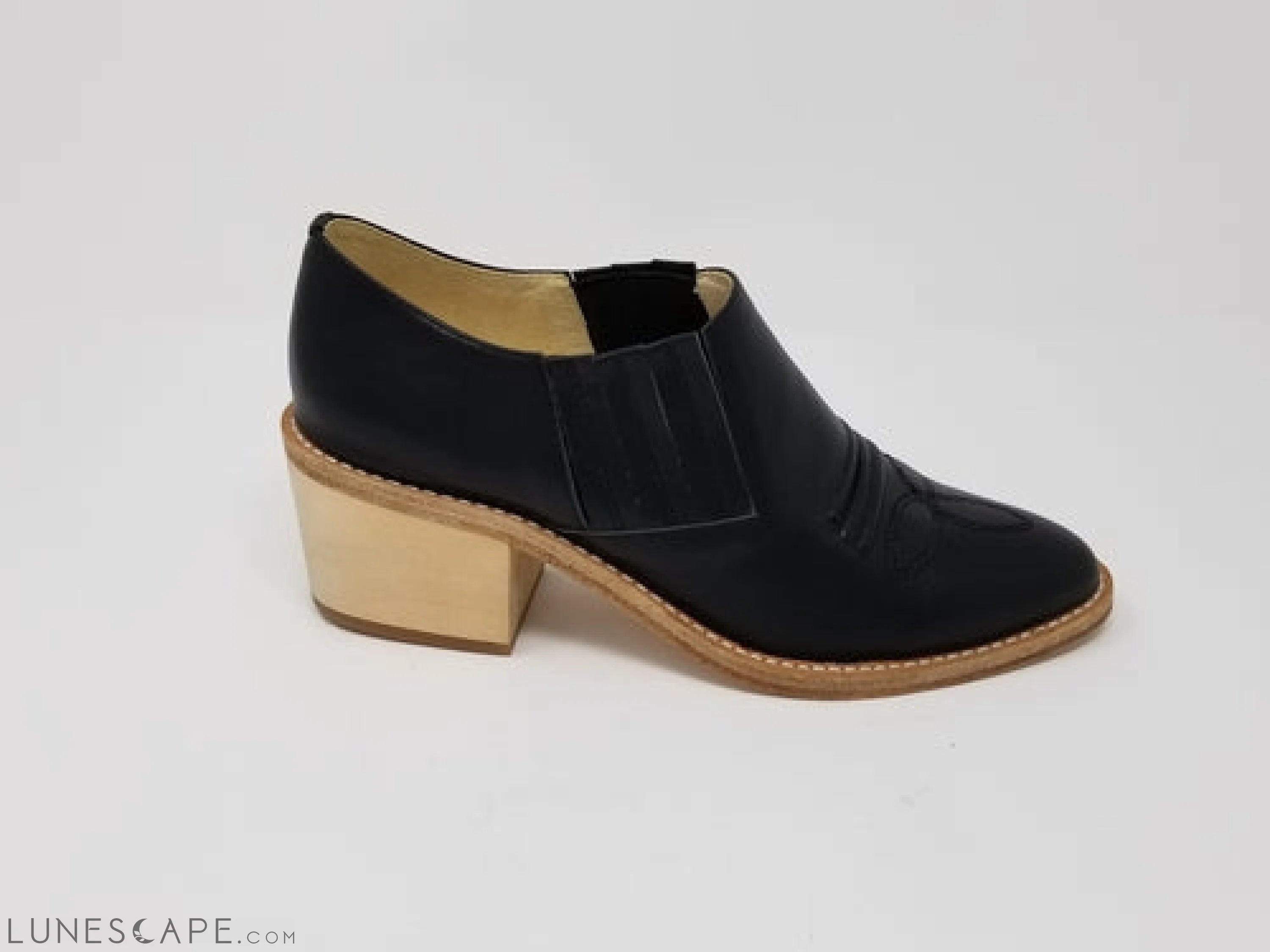 Santa Ana Ponted-Toe Womens Brogue Loafer LUNESCAPE