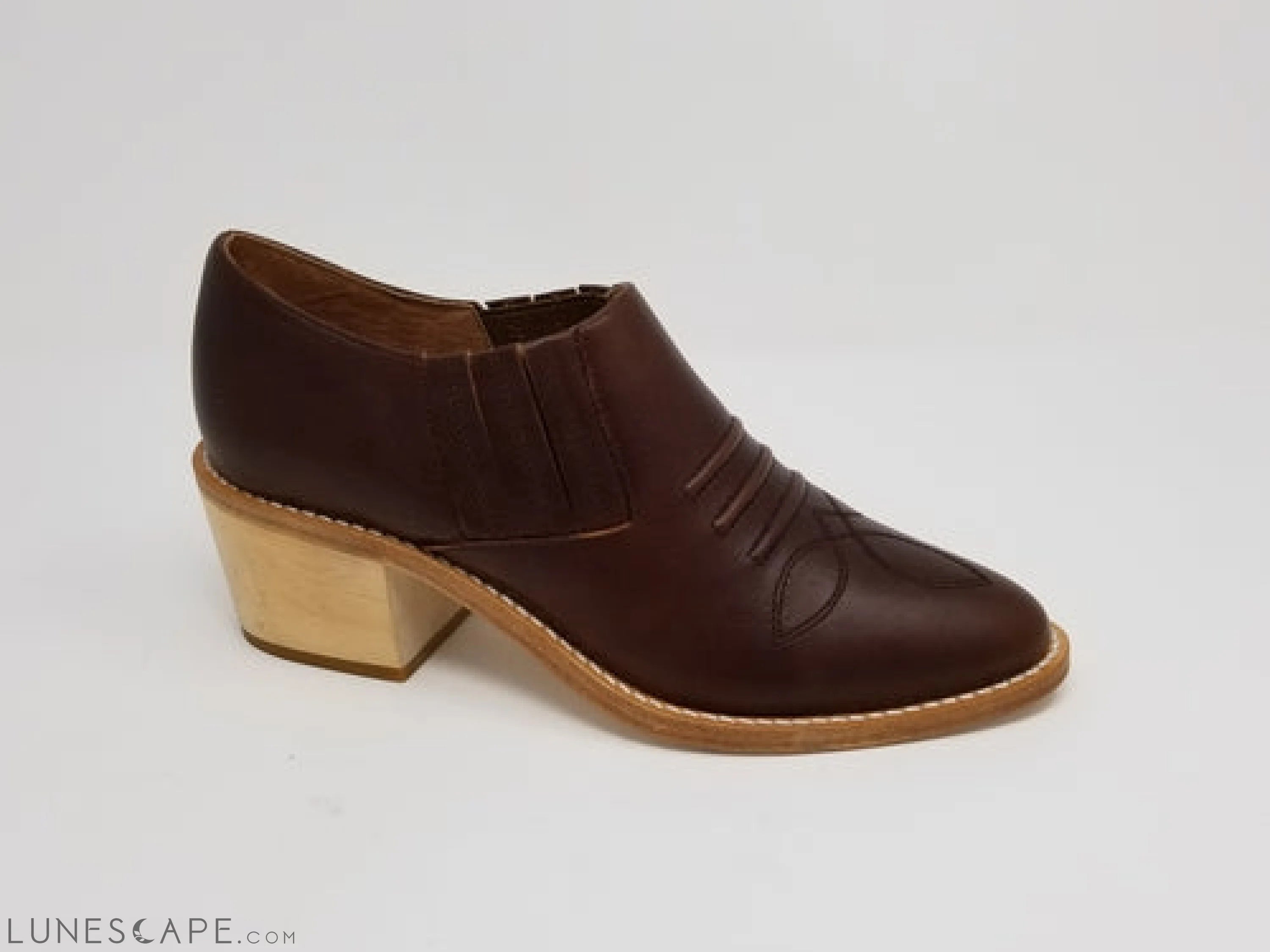 Santa Ana Ponted-Toe Womens Brogue Loafer LUNESCAPE