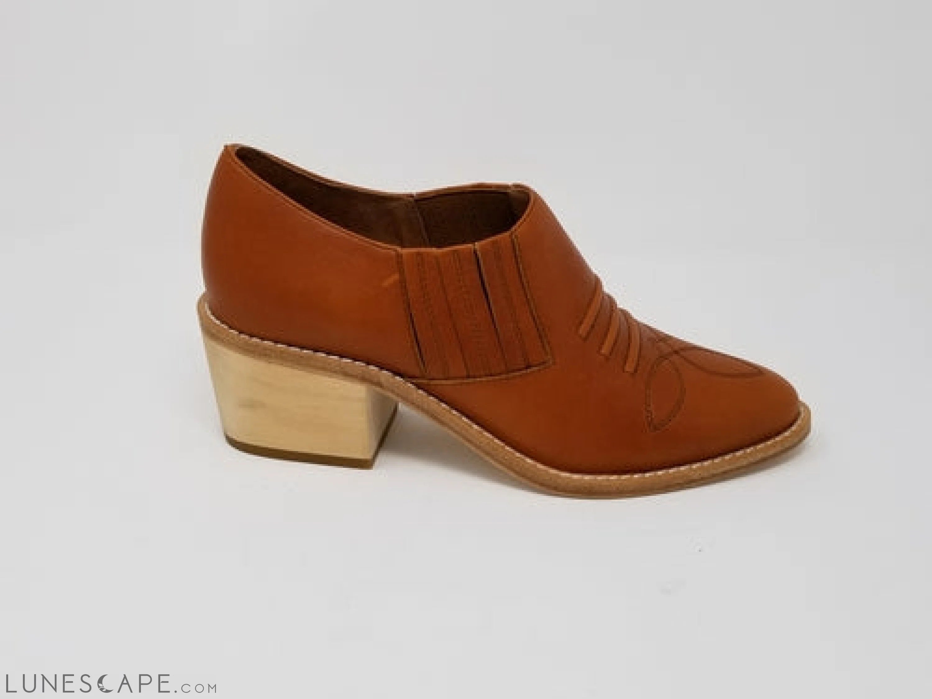 Santa Ana Ponted-Toe Womens Brogue Loafer LUNESCAPE