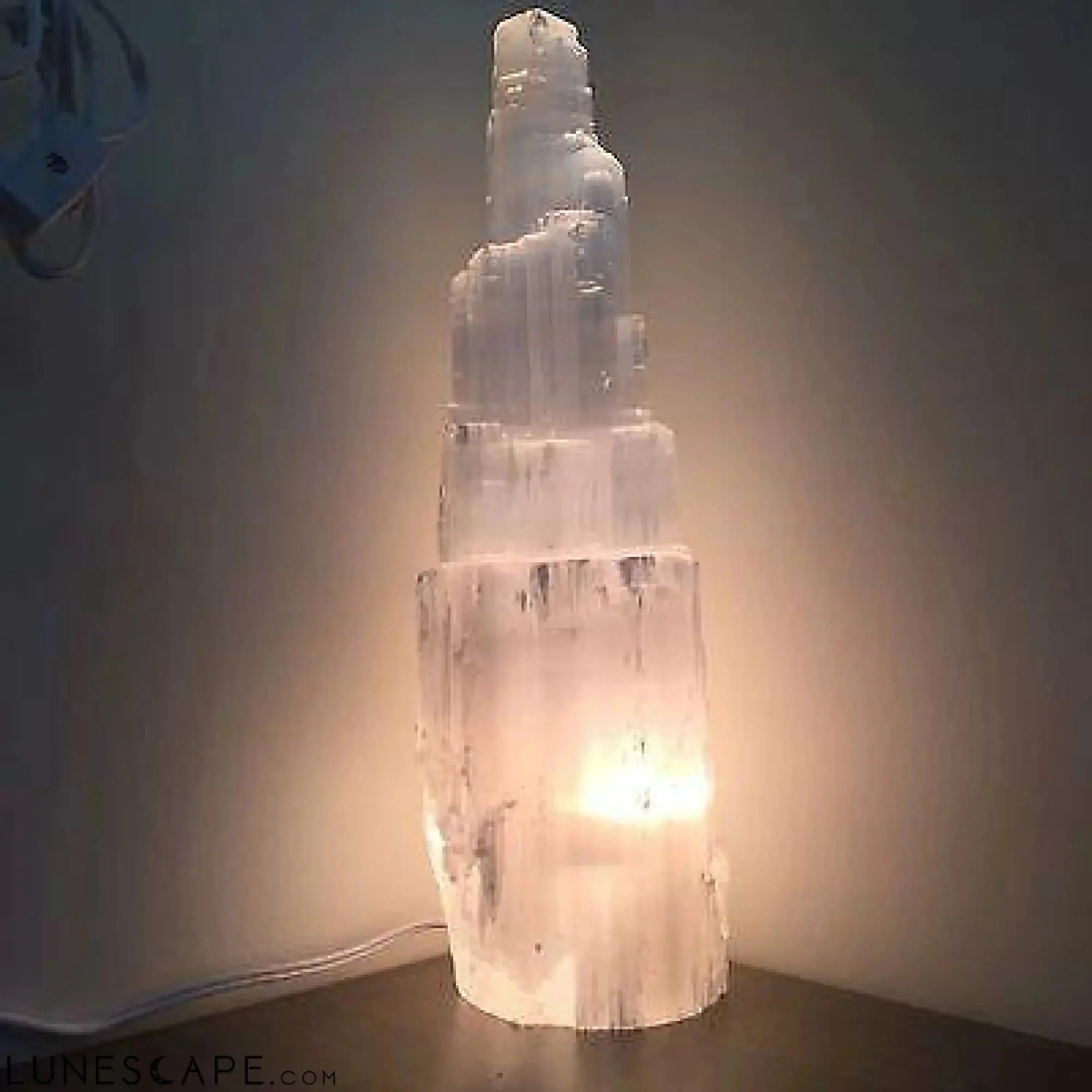 Selenite Tower Lamp LUNESCAPE
