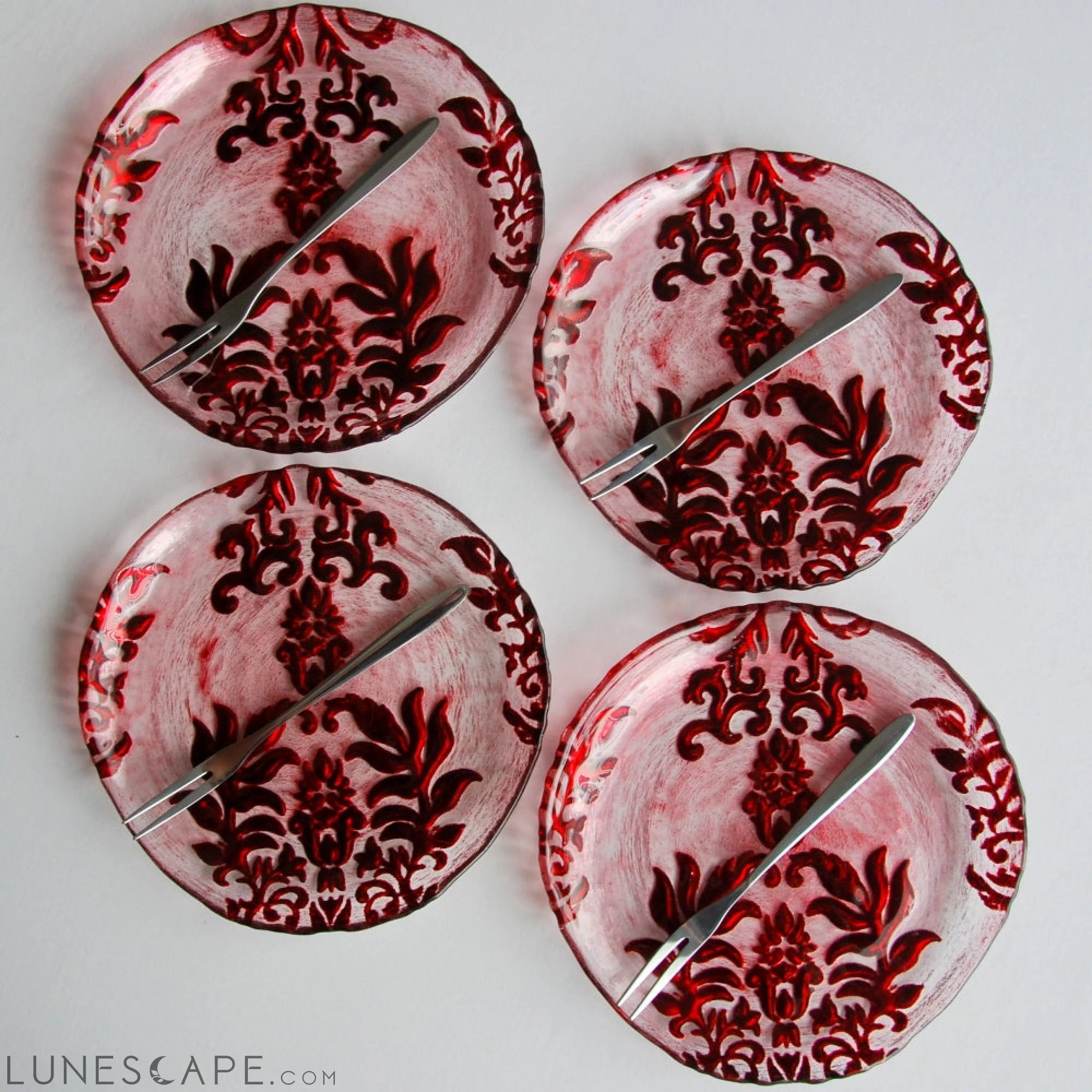 Set/4 DAMASK 6.5" RED/VELVET CANAPE PLATES LUNESCAPE