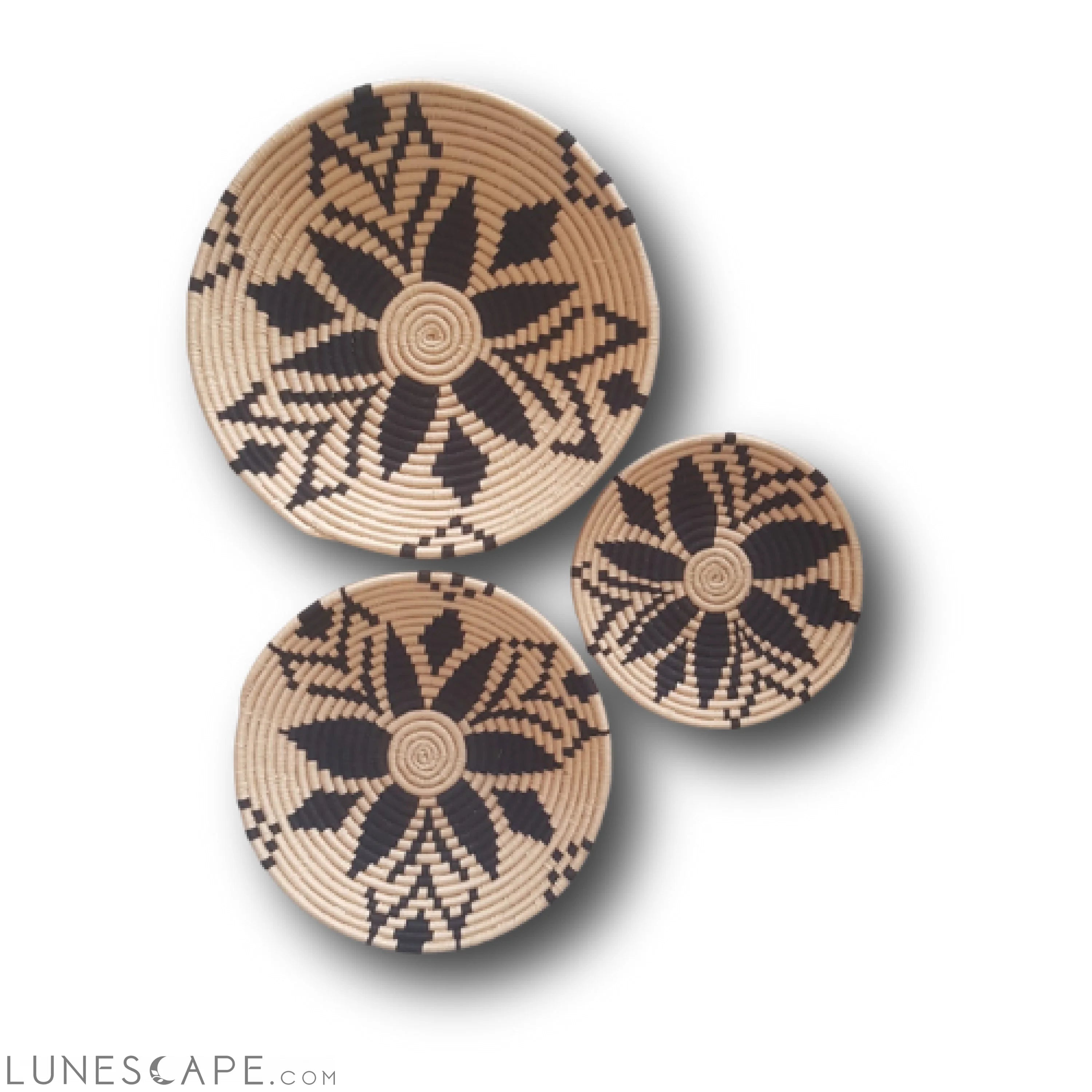 Set of 3 Handwoven Decorative Plates Floral Design LUNESCAPE