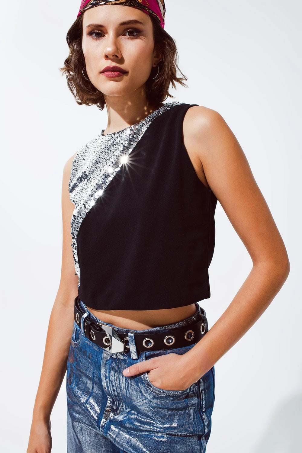 Sleevless Croptop With Diagonal Silver Sequin Detail in Black LUNESCAPE