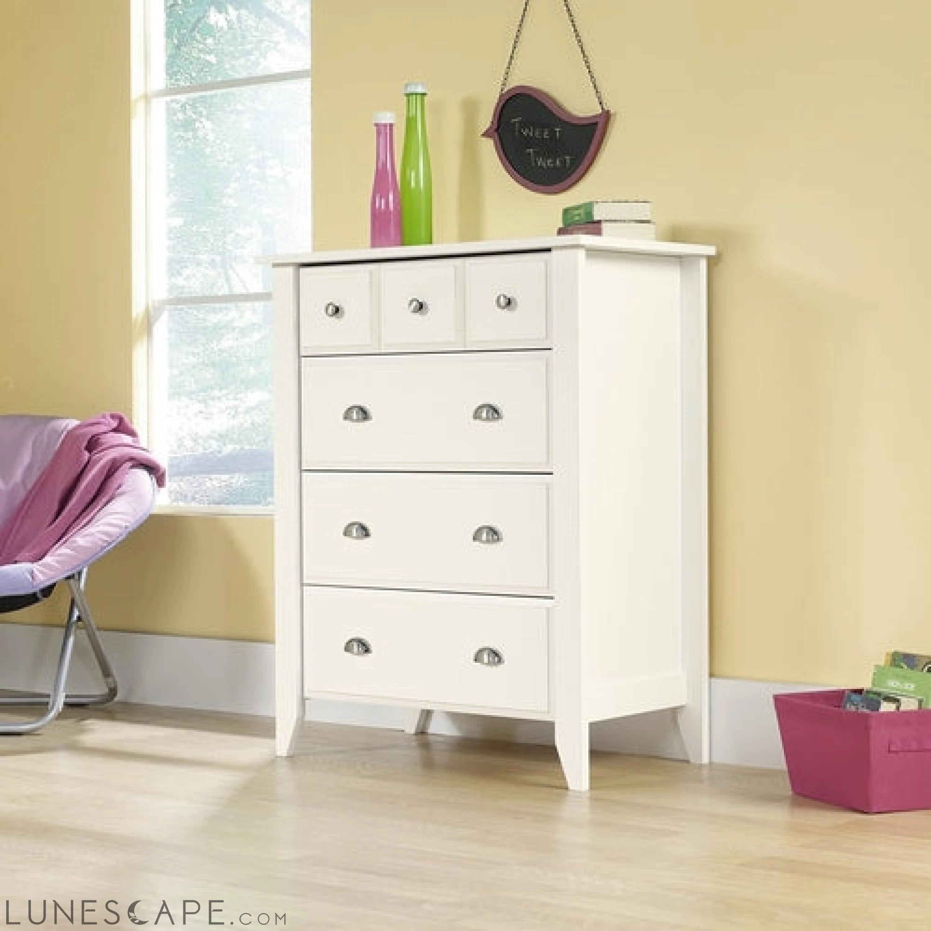 Soft White 4-Drawer Shoal Creek Dresser LUNESCAPE