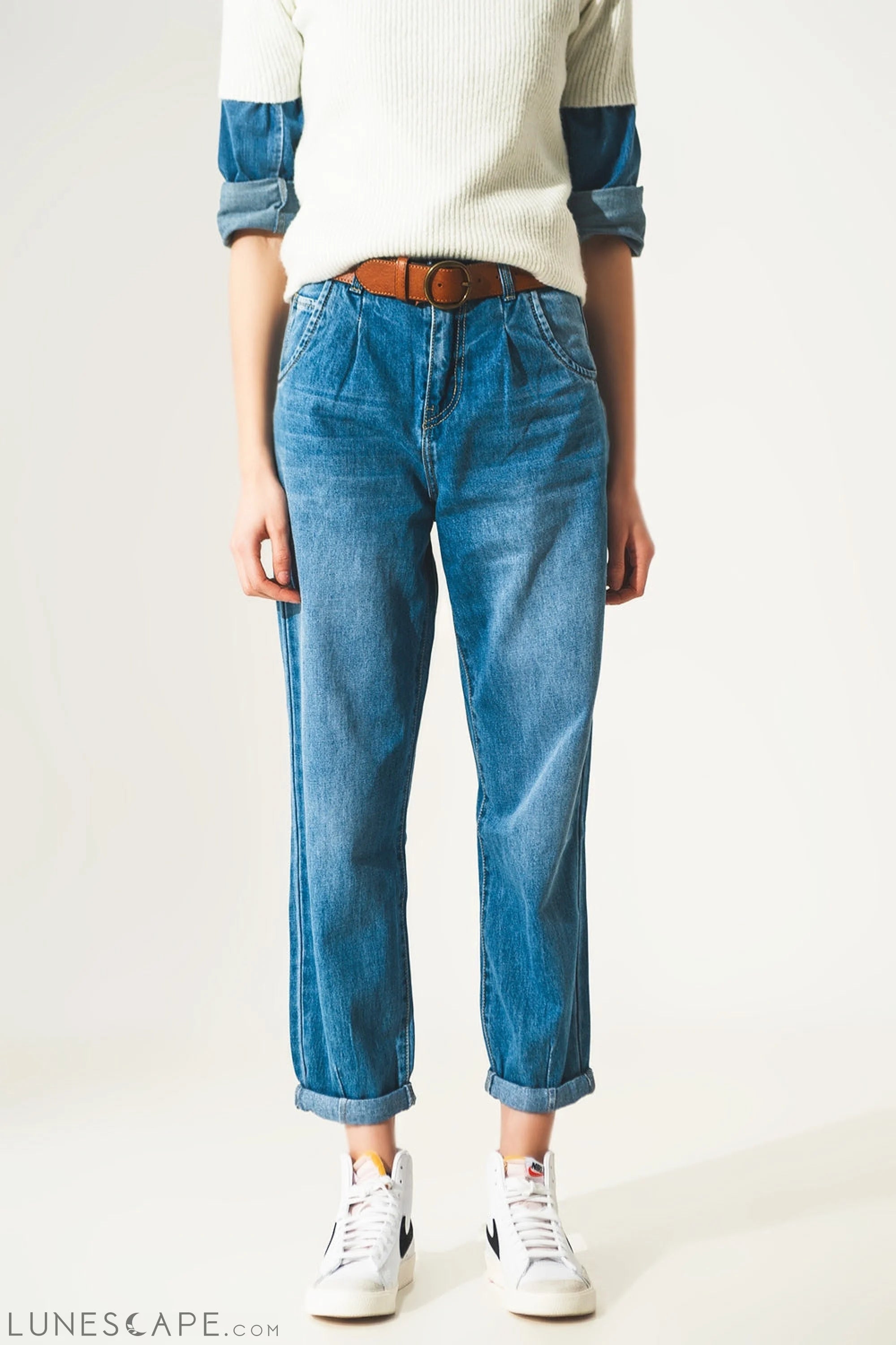 Straight Leg Jeans With Darts at the Waist in Medium Blue LUNESCAPE