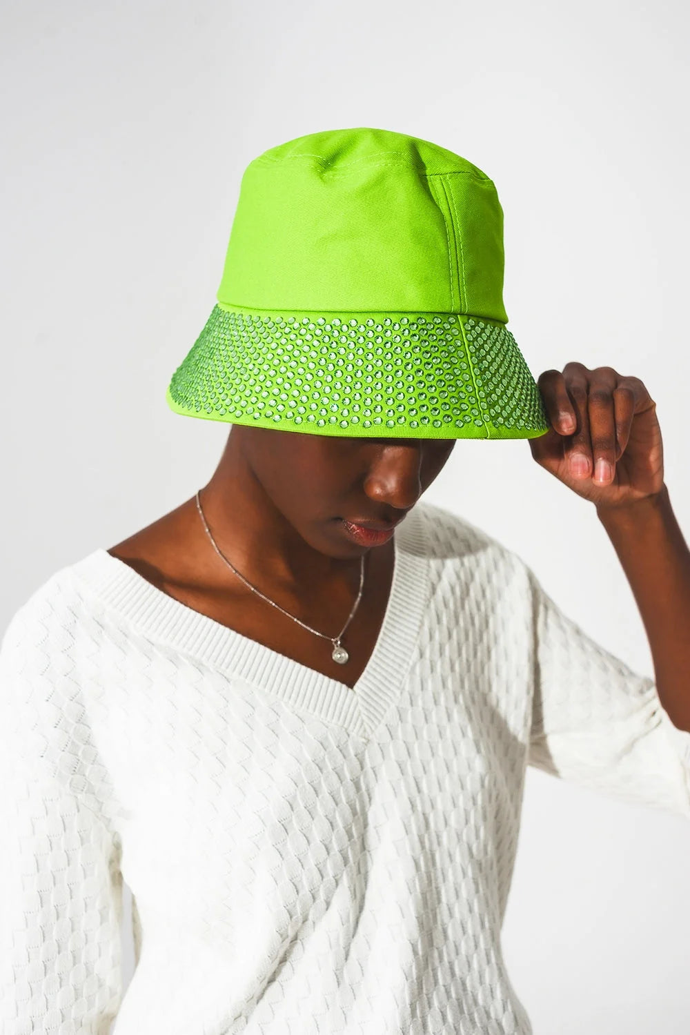 Strass Detail Bucket Hat in Green LUNESCAPE