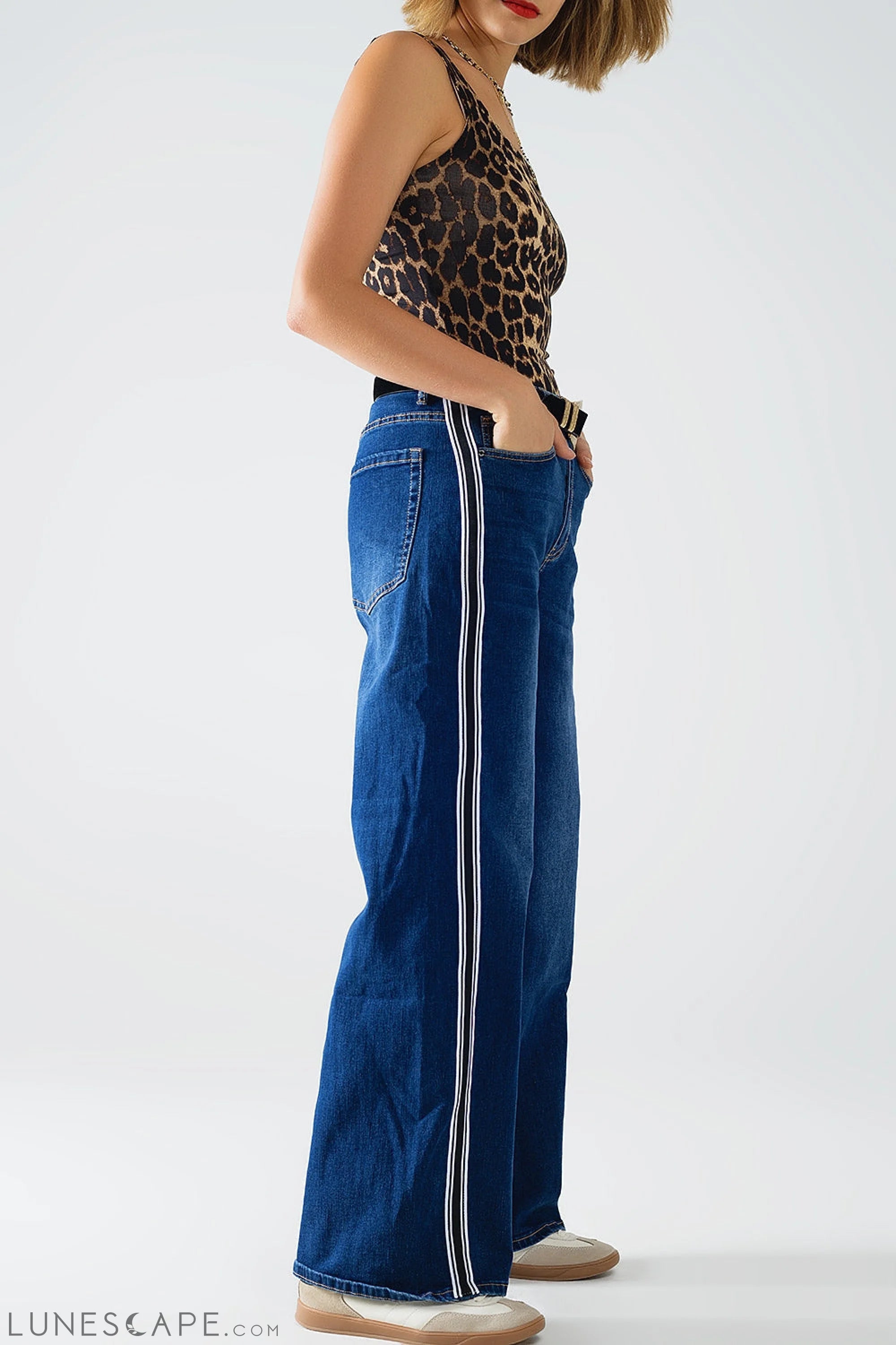 Super Wide Leg Jeans With Stripe on Side LUNESCAPE