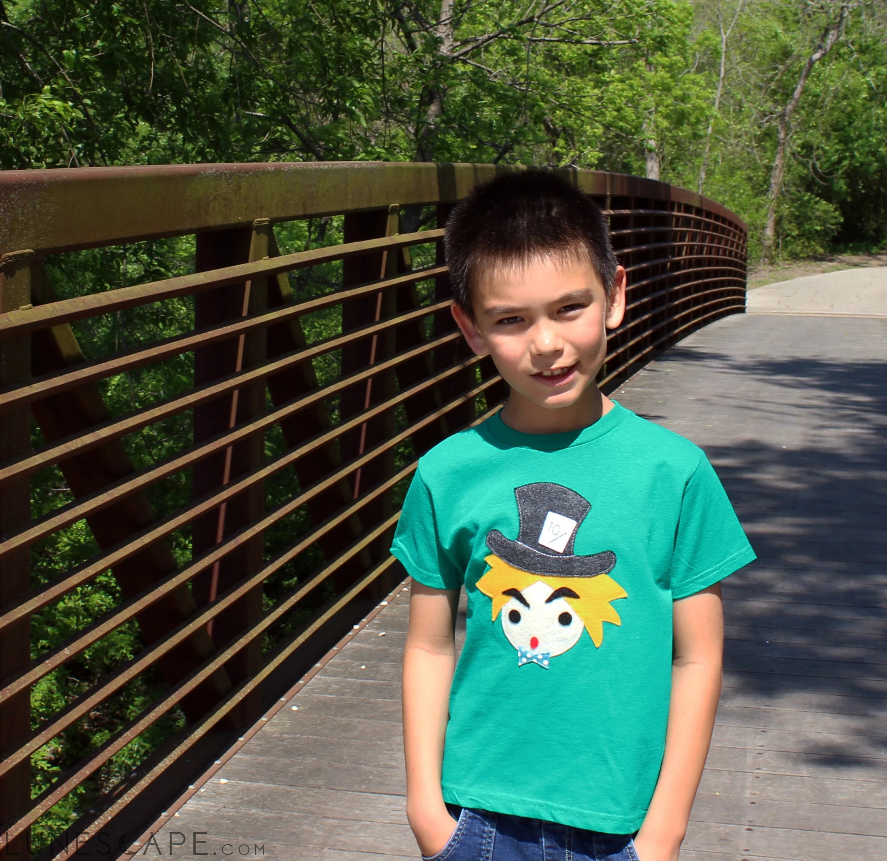 The Hatter - Alice's Adventure in Wonderland - Kids T-Shirt LUNESCAPE