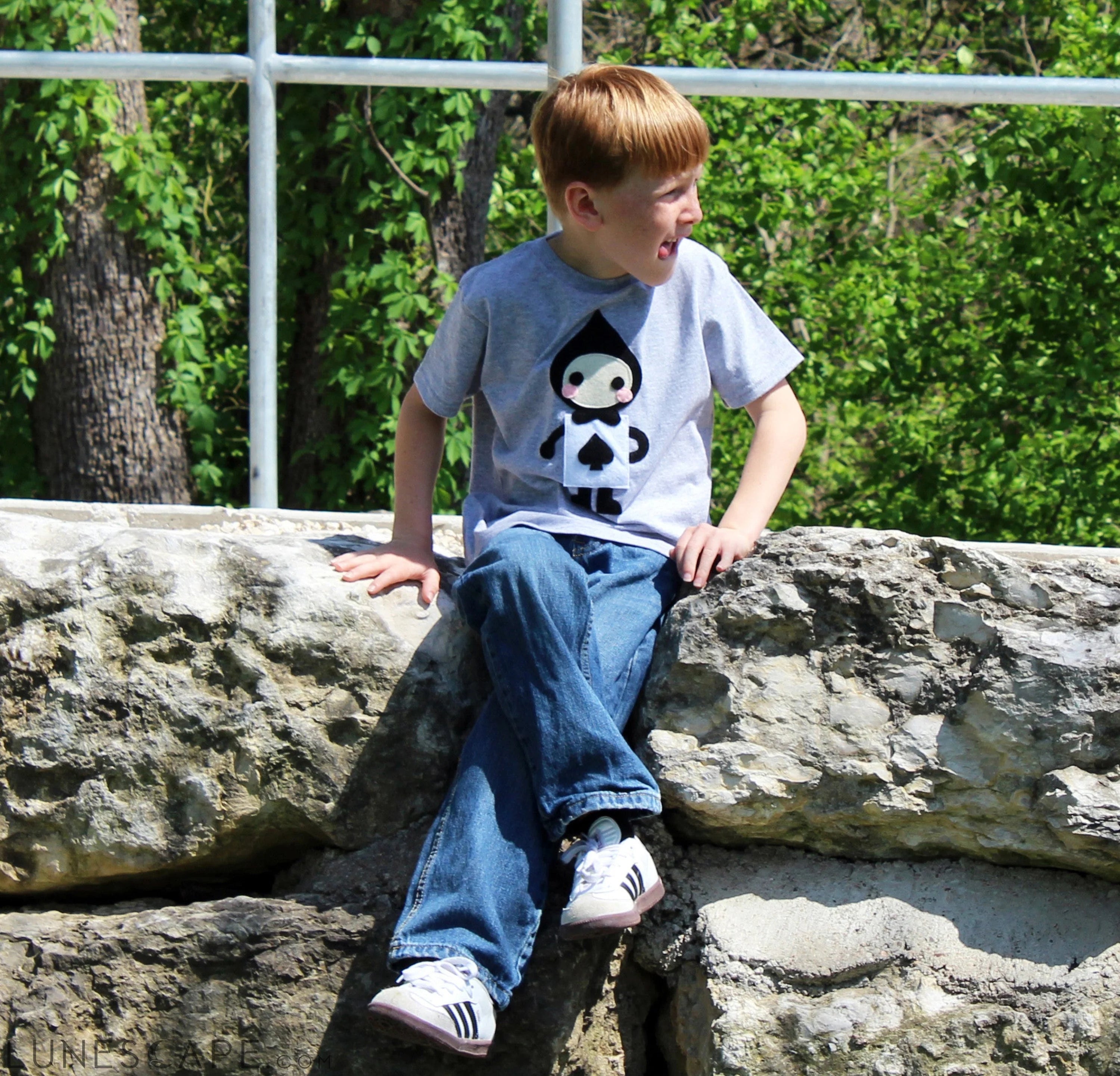 The Trumps - Spade - Alice's Adventure in Wonderland - Kids T-Shirt LUNESCAPE