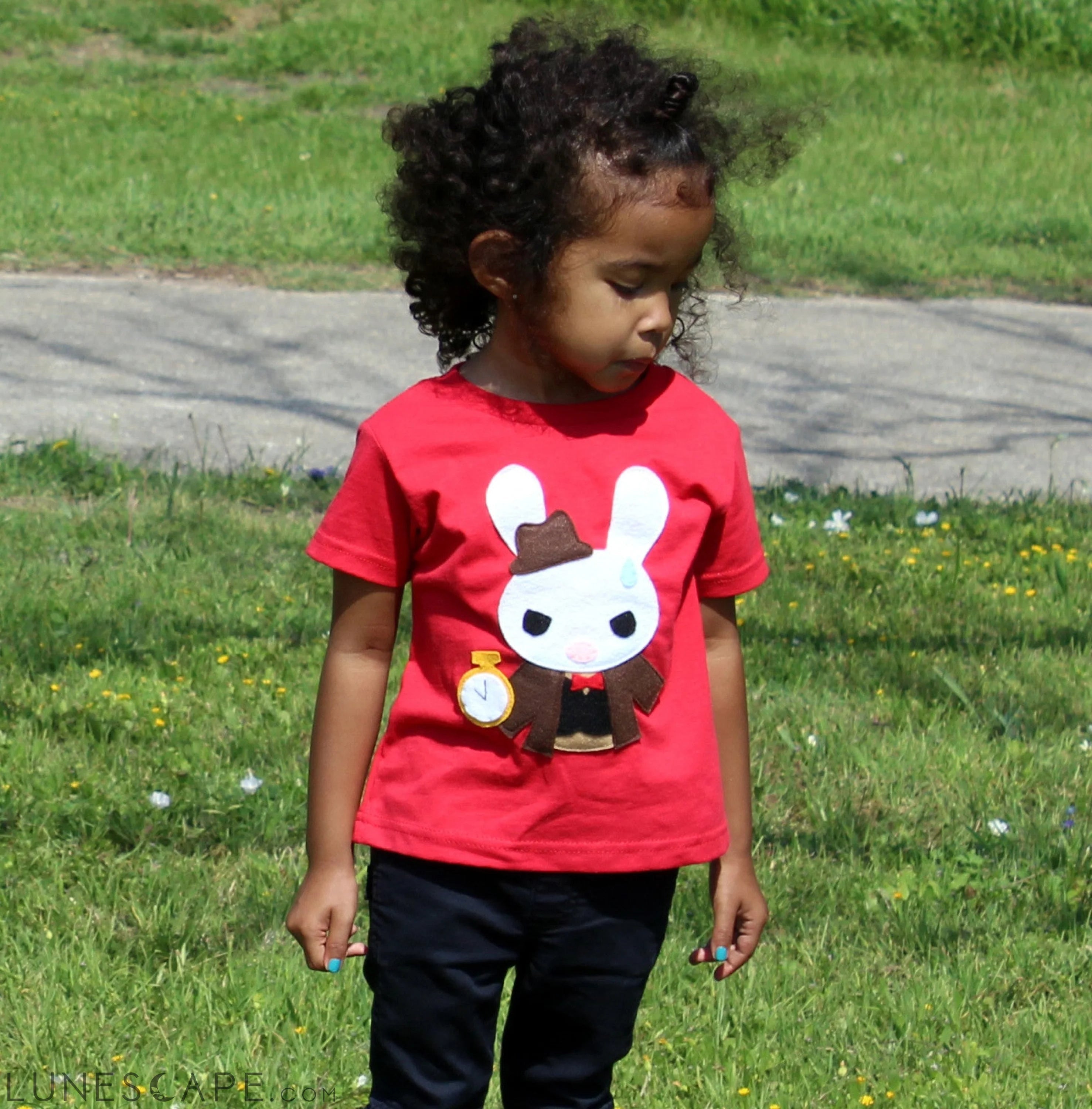 The White Rabbit - Alice's Adventure in Wonderland - Kids T-Shirt LUNESCAPE