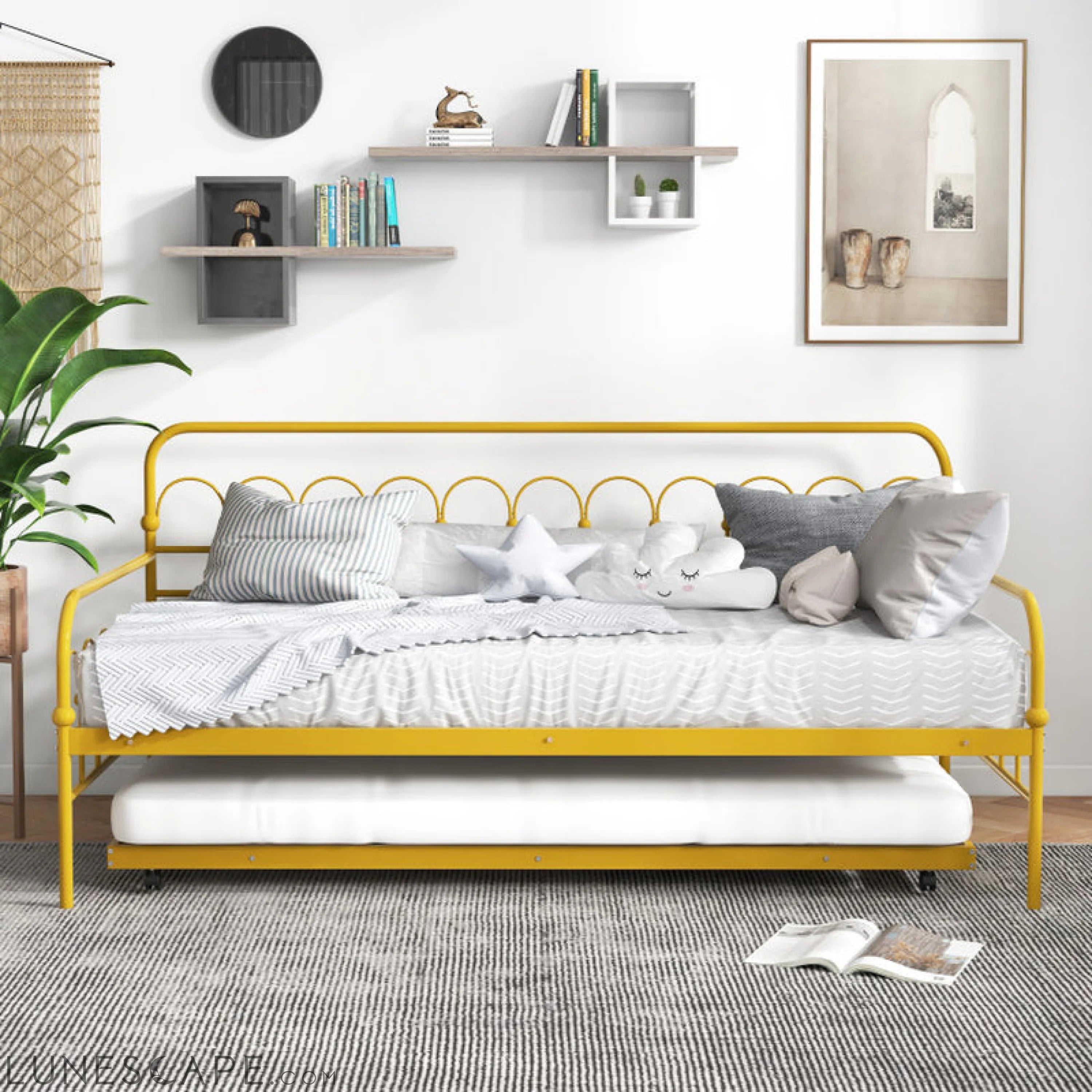 Twin Size Golden Metal Daybed with Trundle and Lockable Wheels LUNESCAPE