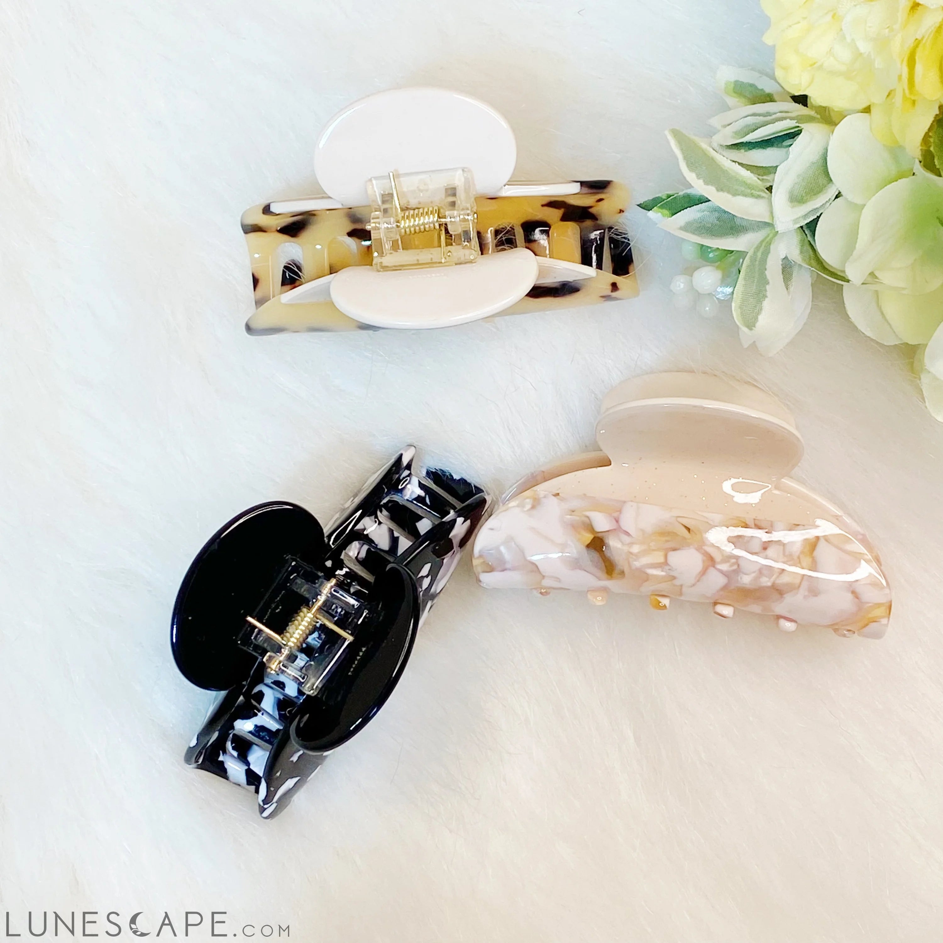 Two Toned Luxe Hair Claw LUNESCAPE