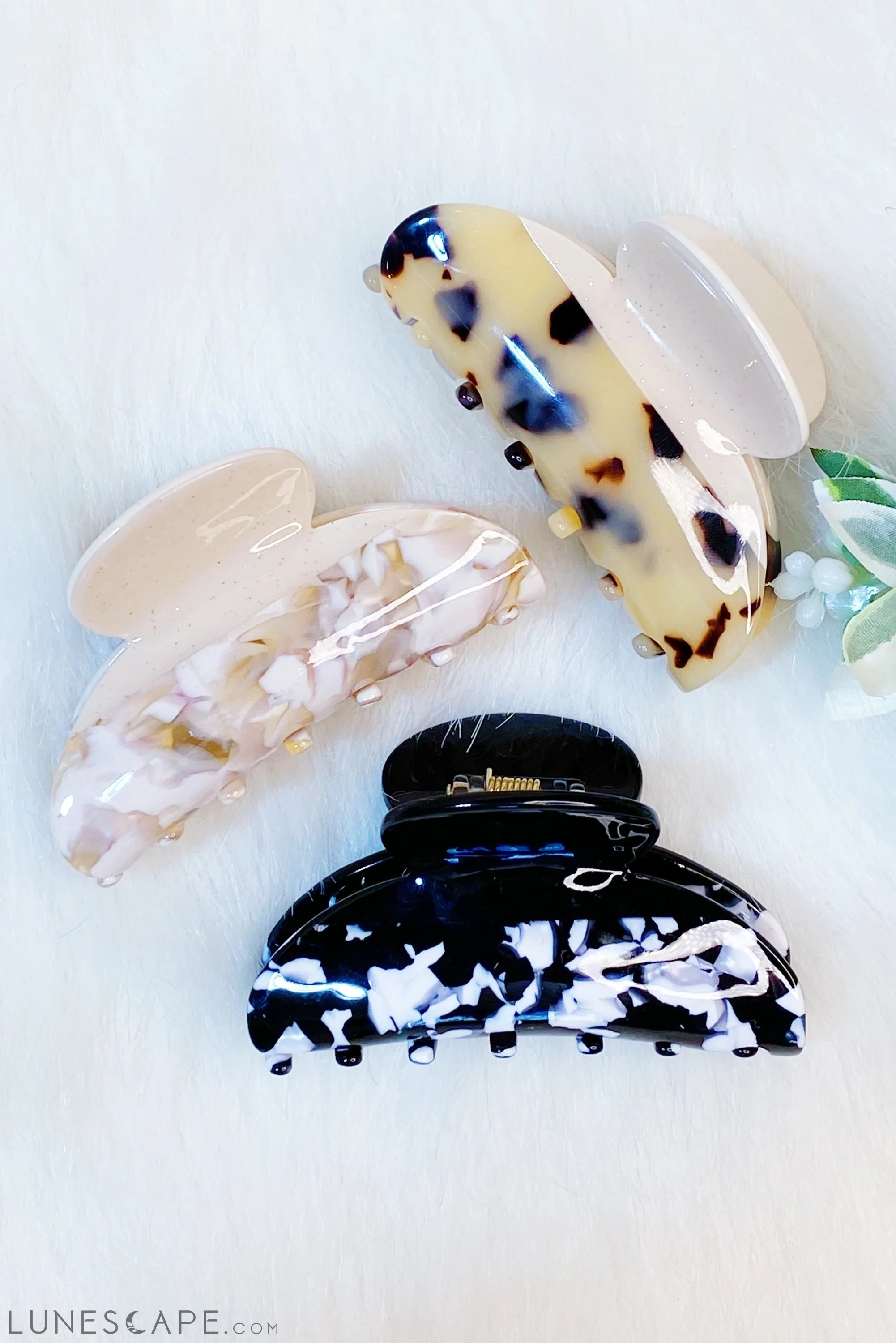 Two Toned Luxe Hair Claw LUNESCAPE