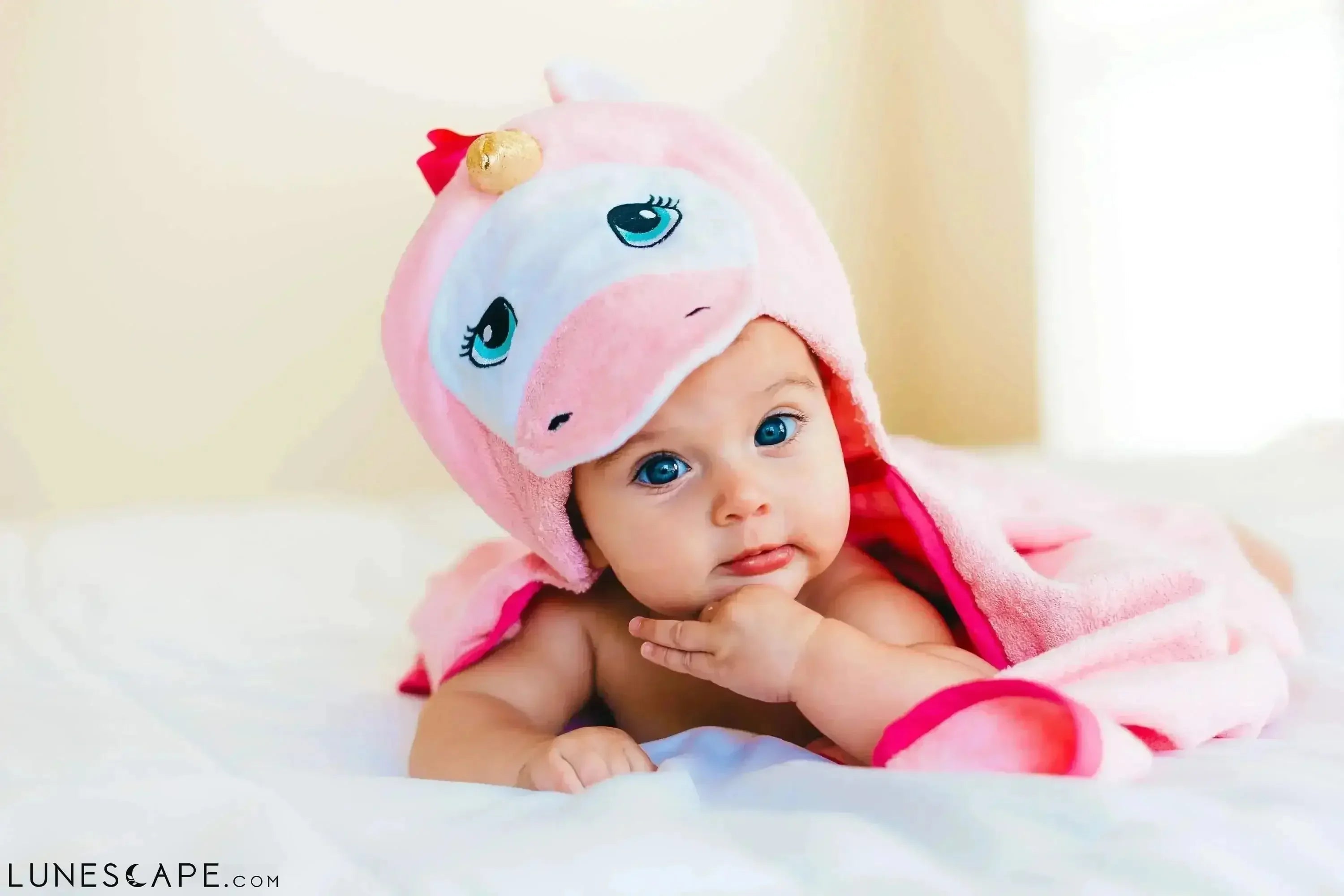 Unicorn Organic Bamboo Hooded Bath Towel - Pink LUNESCAPE