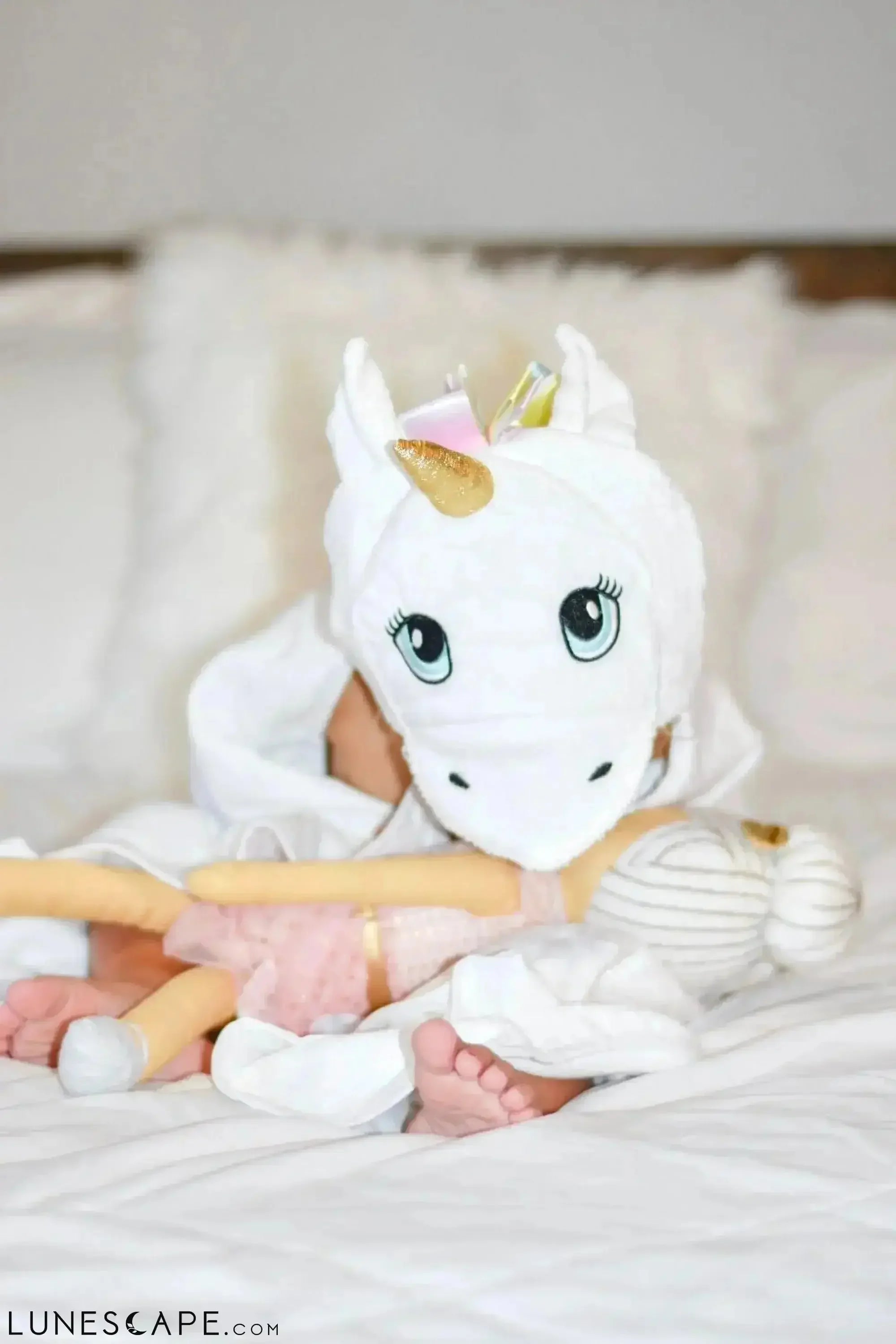 Unicorn Organic Bamboo Hooded Bath Towel - White LUNESCAPE
