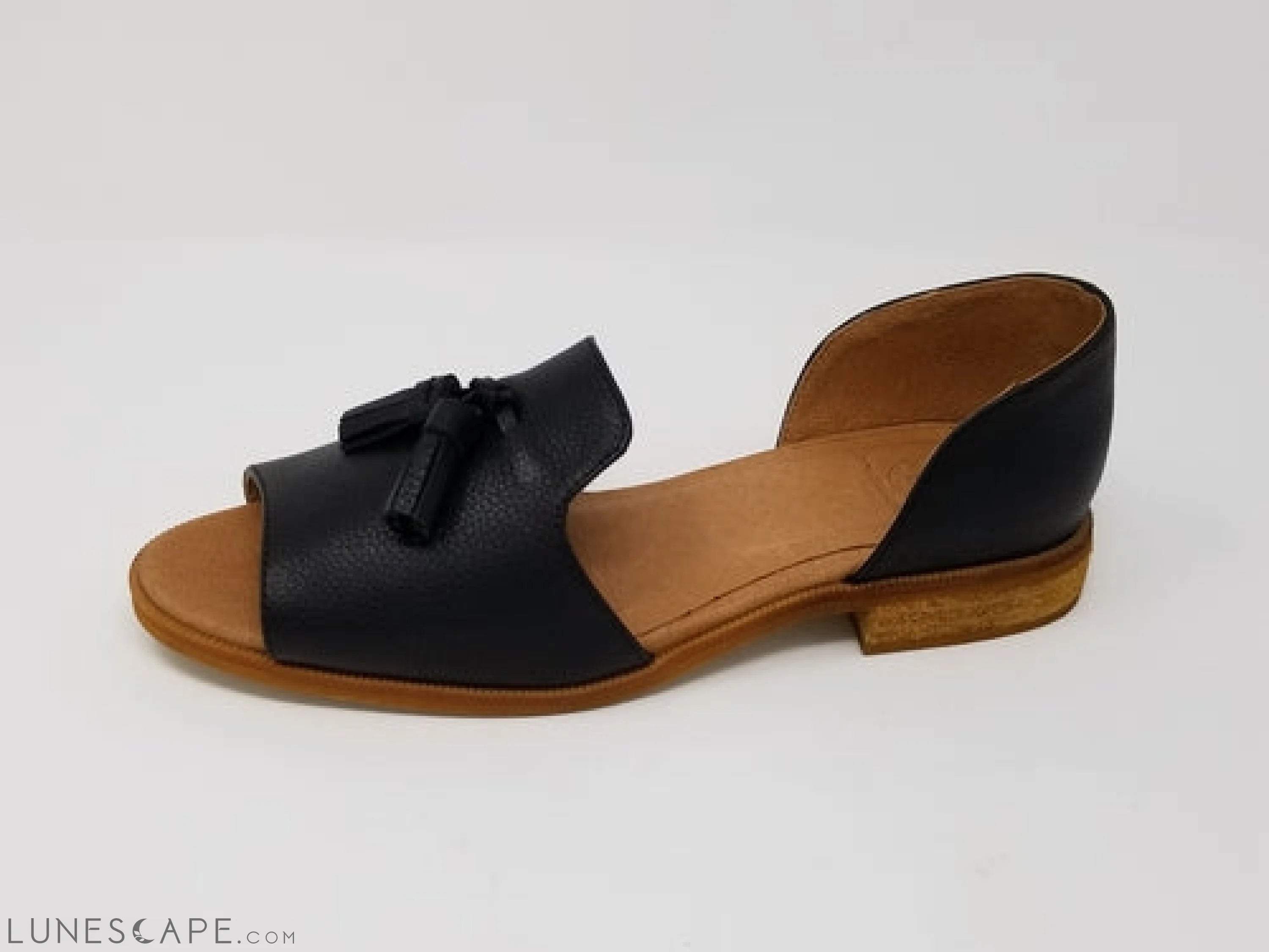 Westlake Open-Toed Flat Tassel Sandals LUNESCAPE