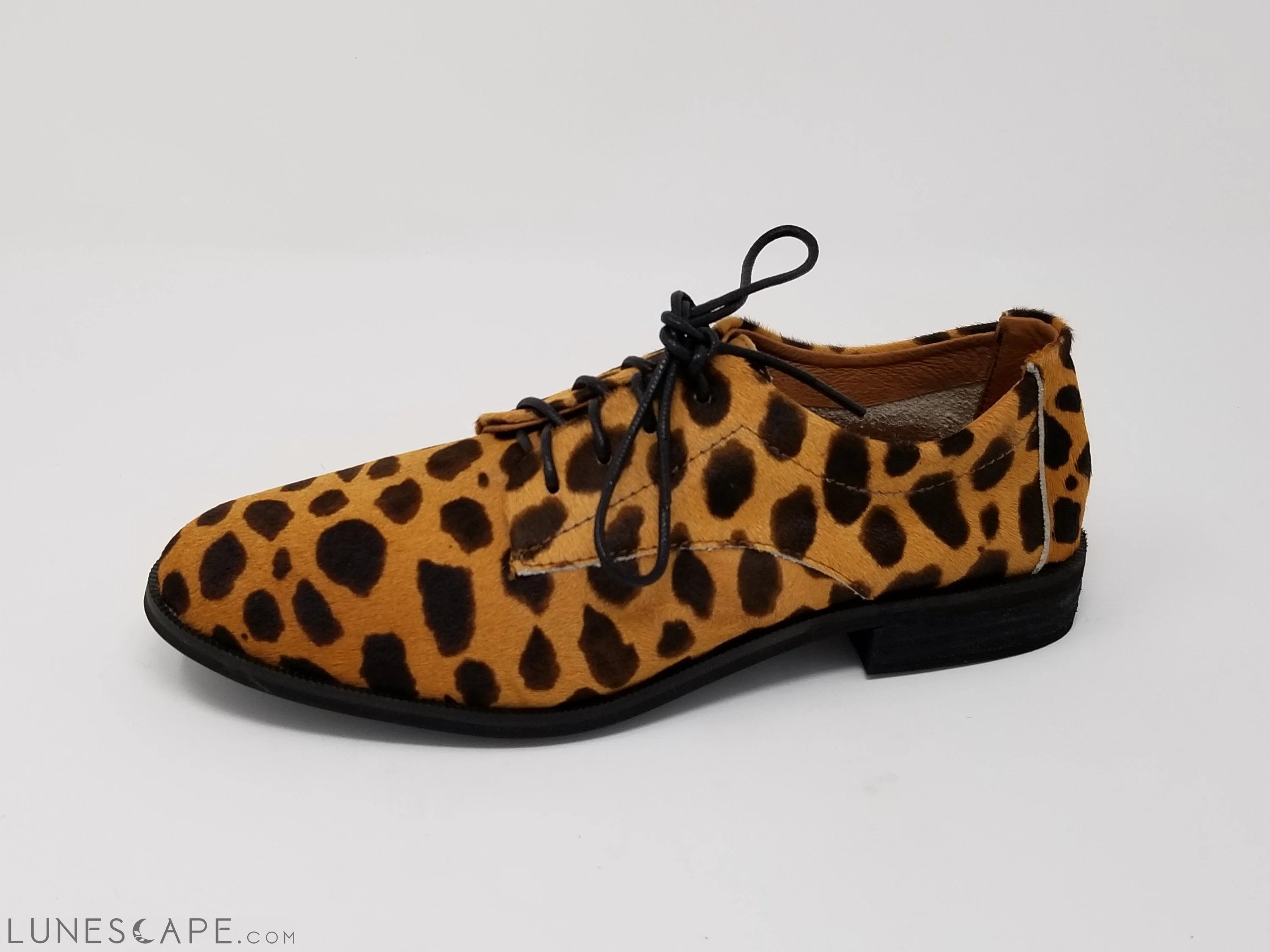 Westwood Womens Lace-Up Flat Derby LUNESCAPE