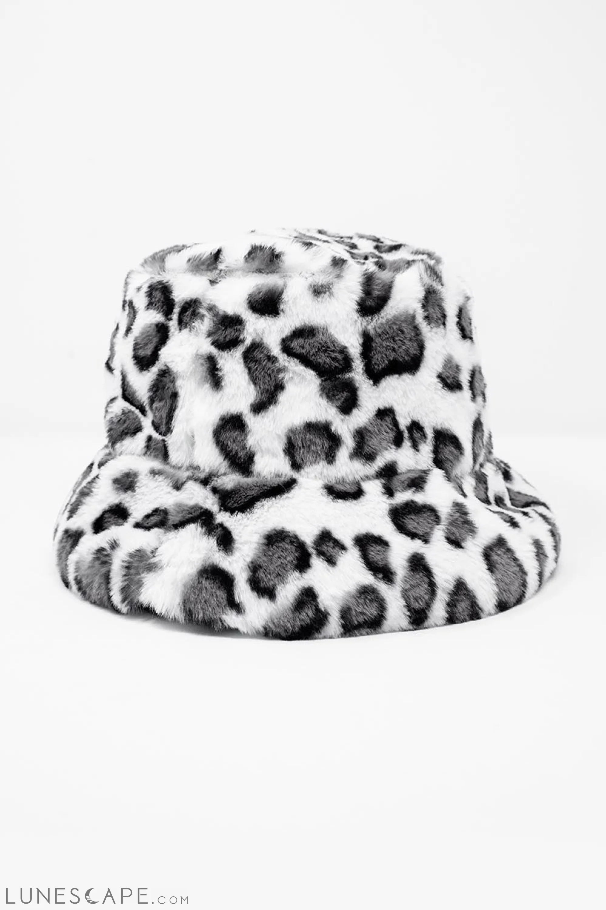 White Bucket Hat in Animal Print LUNESCAPE