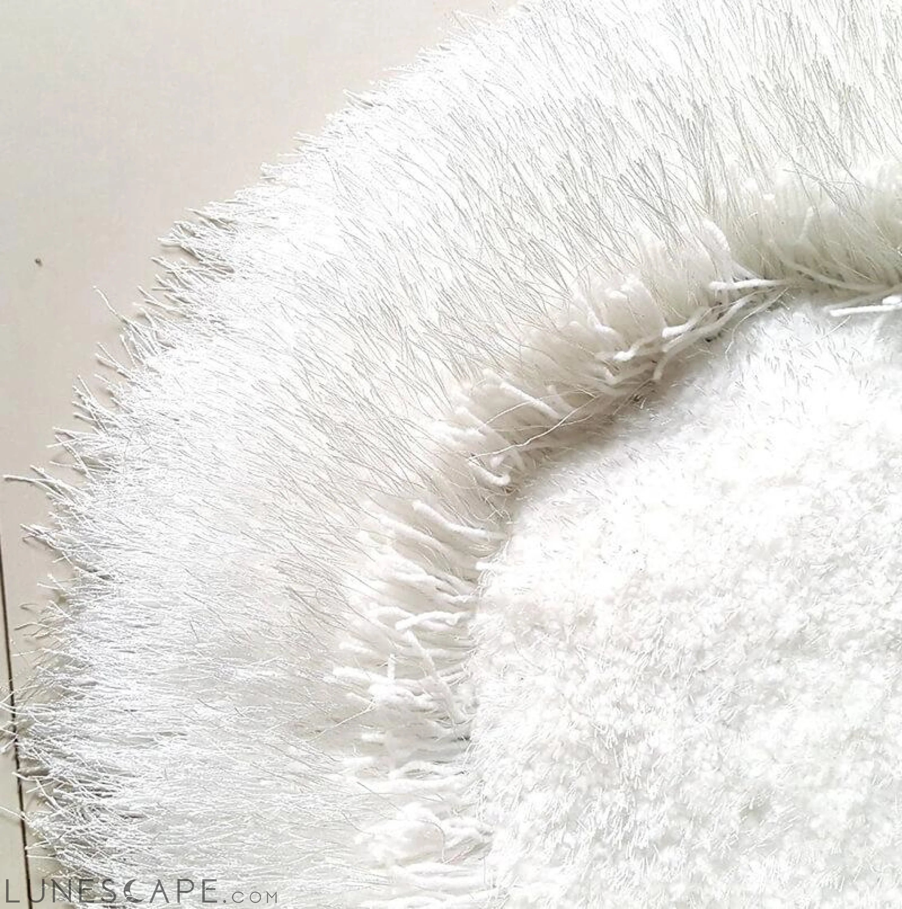 White Heart Decorative Area Rug LUNESCAPE