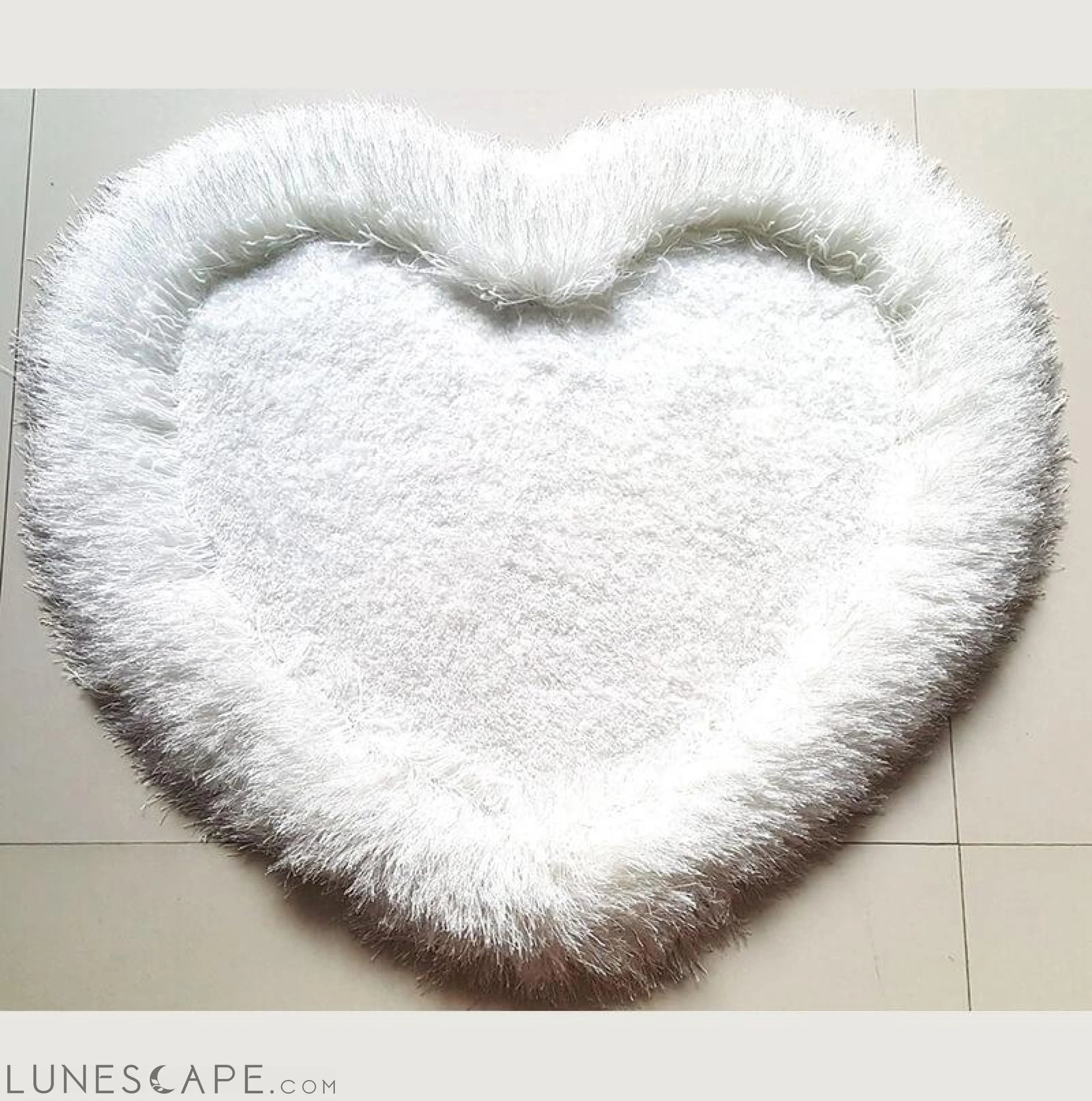 White Heart Decorative Area Rug LUNESCAPE