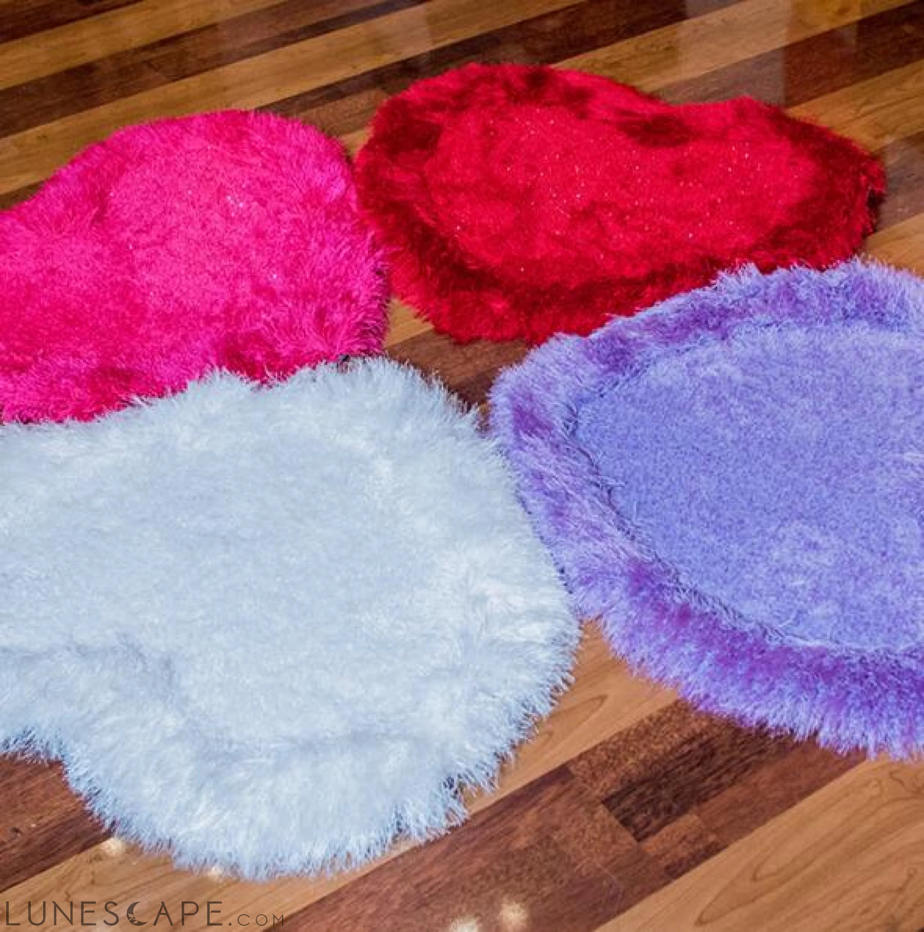 White Heart Decorative Area Rug LUNESCAPE