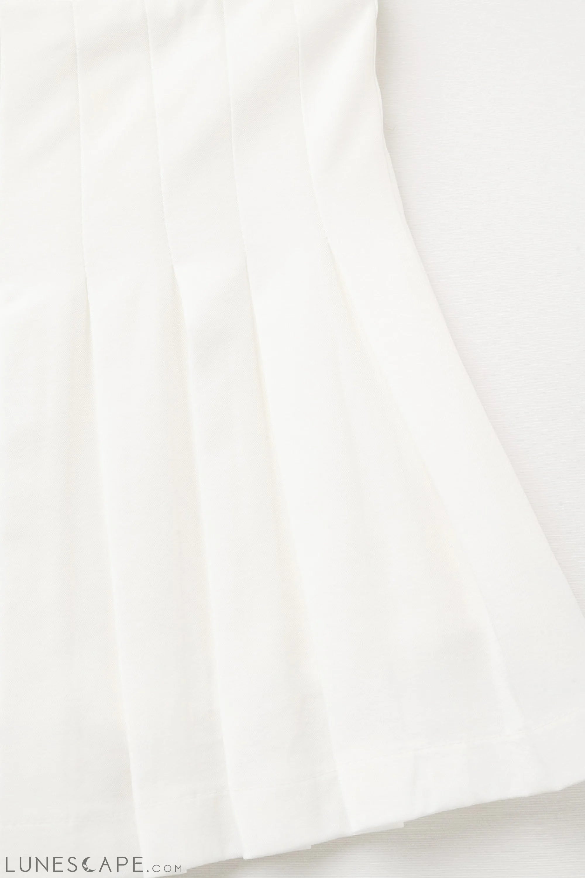 White Pleated Mini Skirt LUNESCAPE
