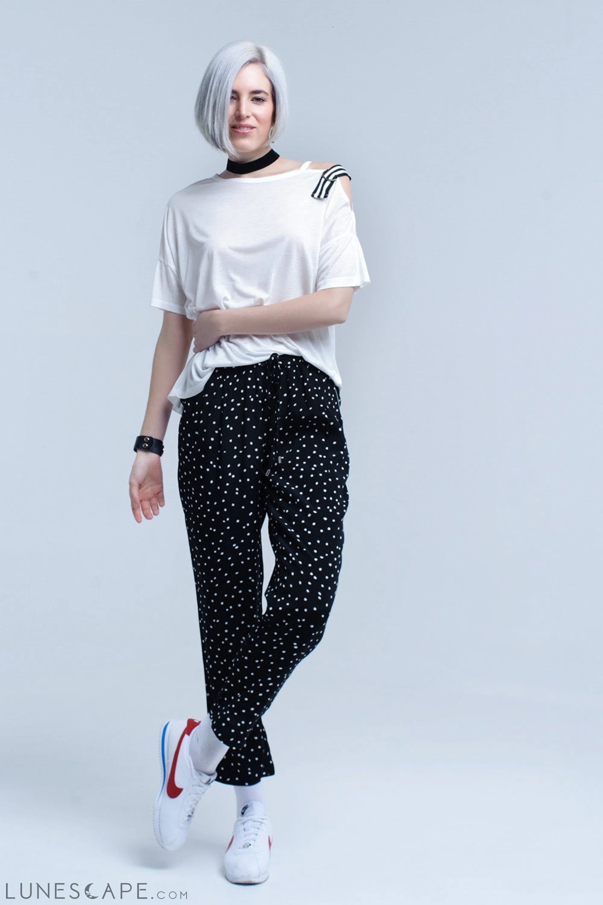 White T-Shirt With One Open Shoulder LUNESCAPE