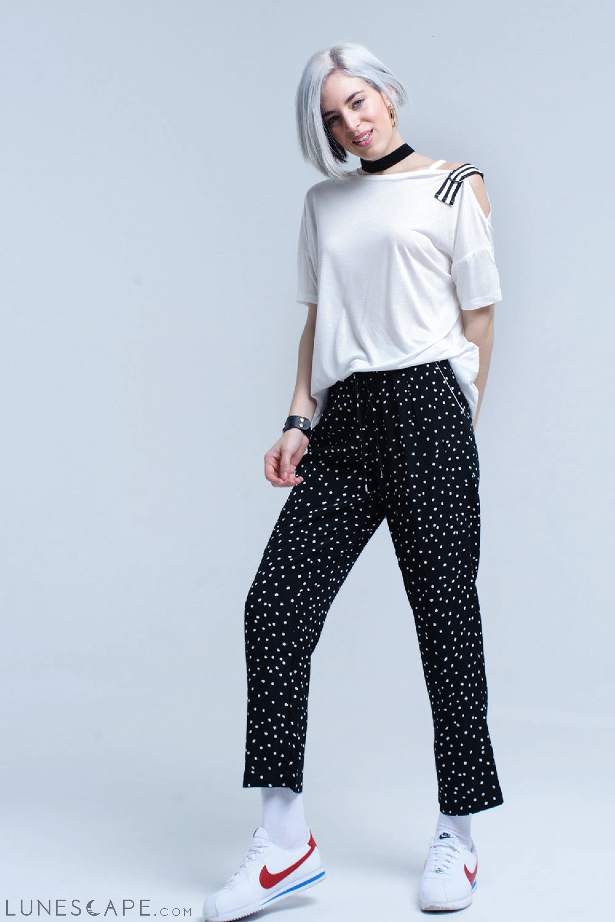 White T-Shirt With One Open Shoulder LUNESCAPE