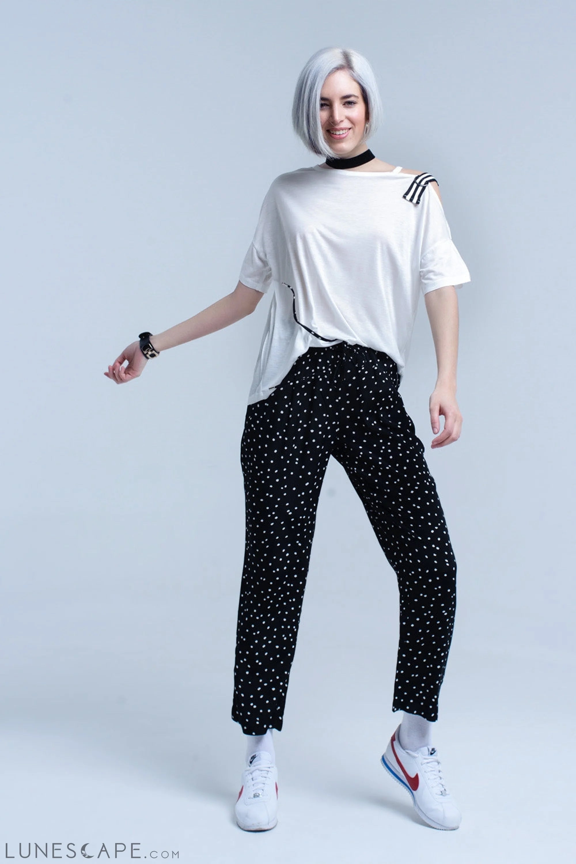 White T-Shirt With One Open Shoulder LUNESCAPE