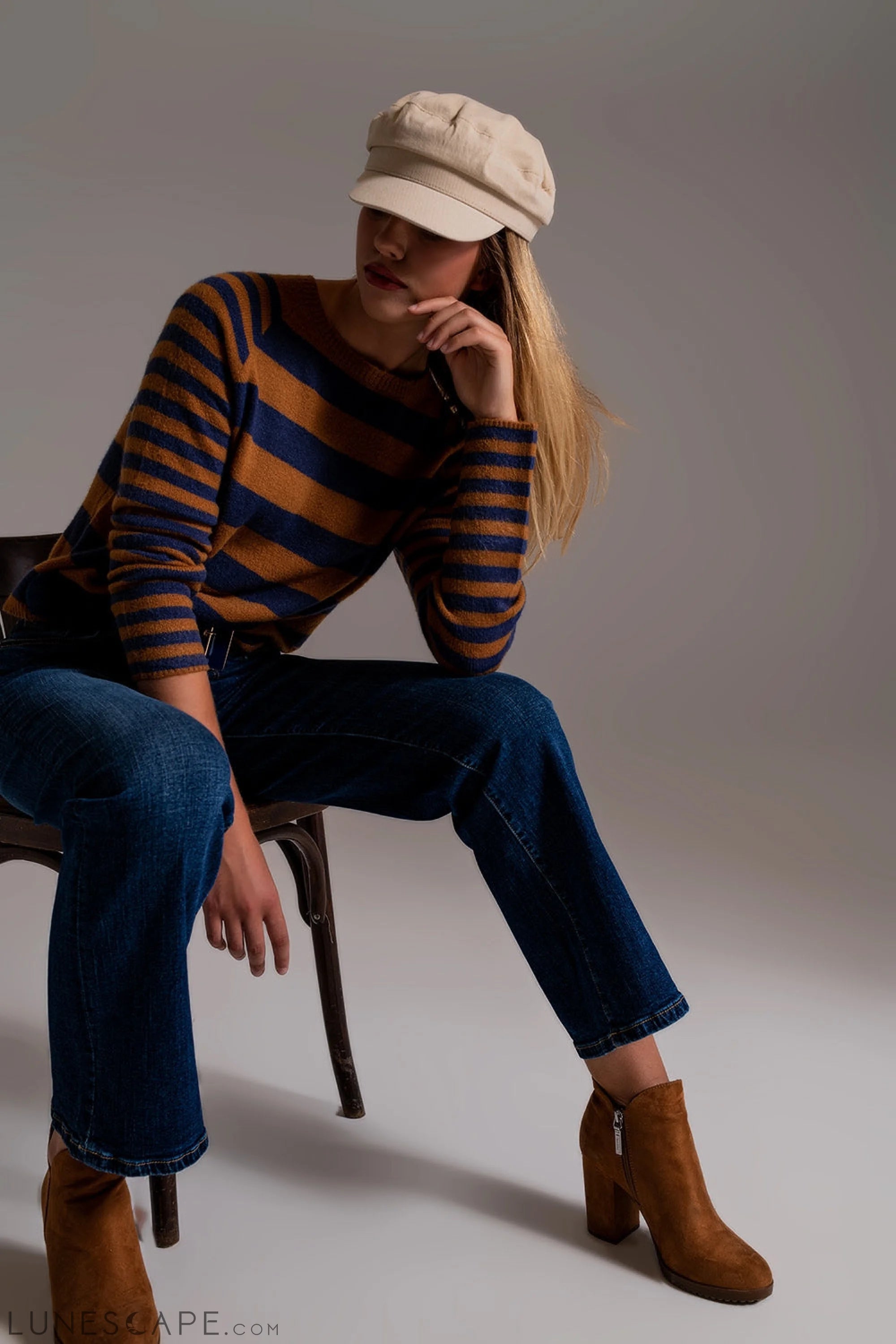 Wide Leg Jeans With Hem Detail in Dark Wash LUNESCAPE