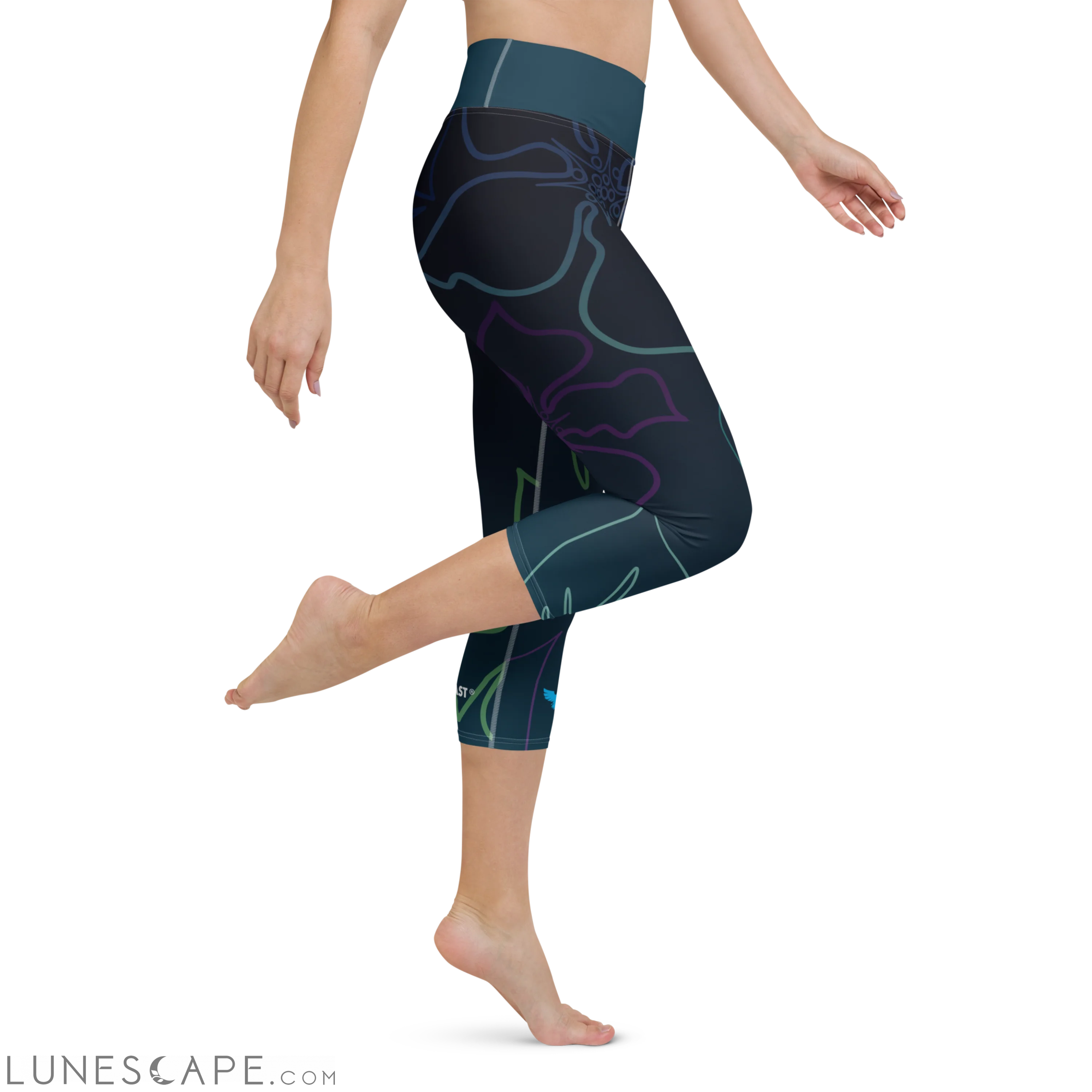 Women's CoastFlex Sport Aloha Capri Leggings LUNESCAPE