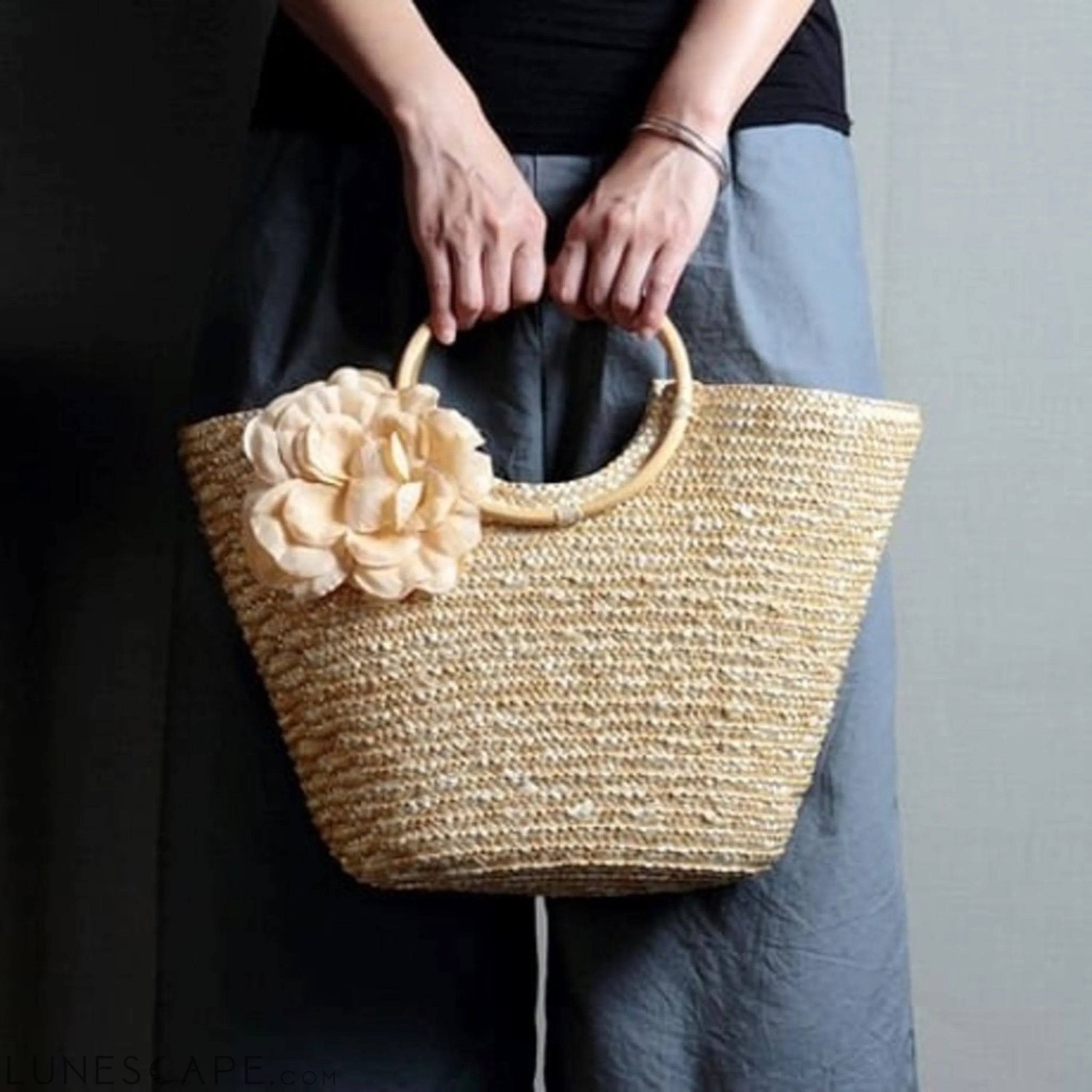 Woven Straw Totebag with Flowers LUNESCAPE