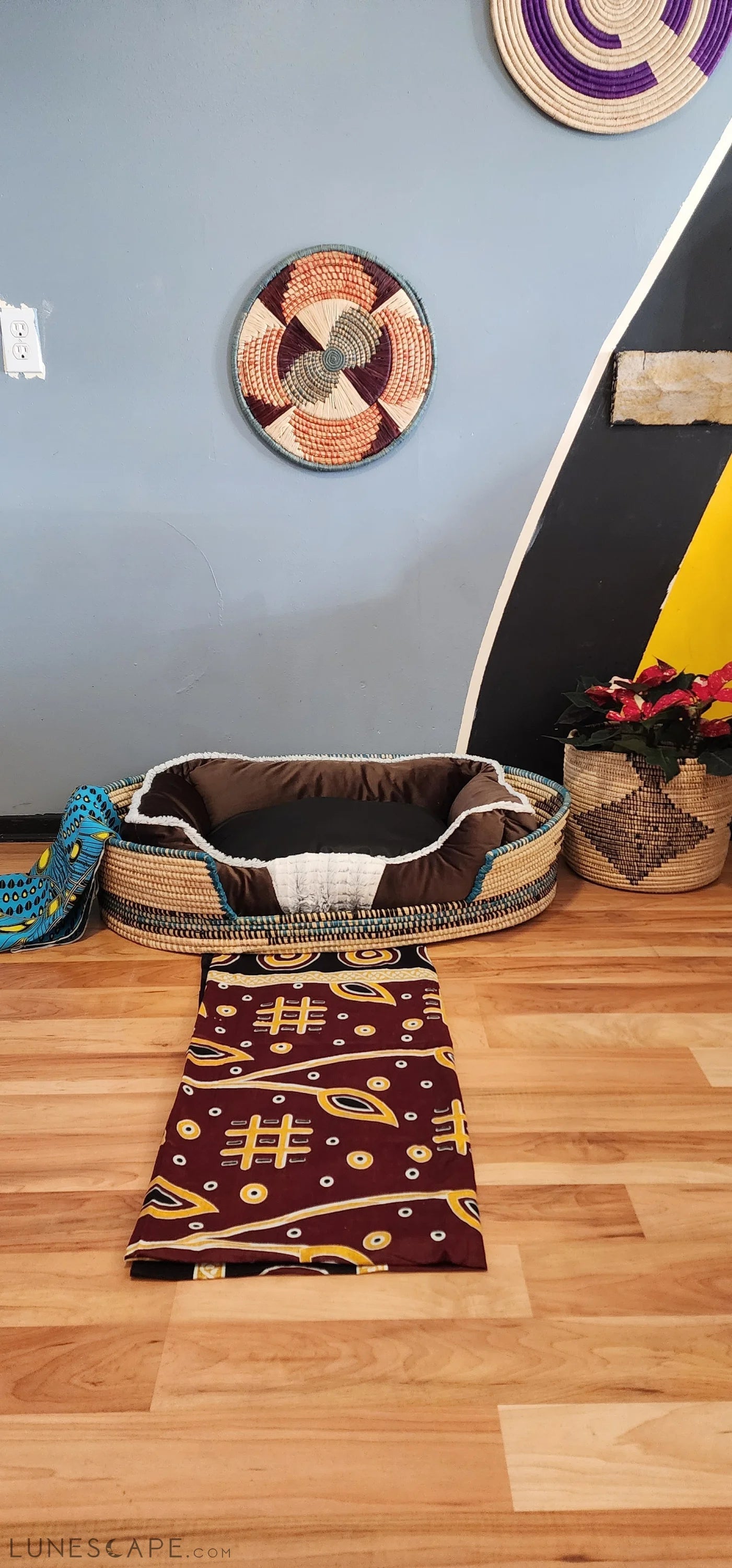 Zanzibar Handwoven Eco-Friendly Pet Bed LUNESCAPE