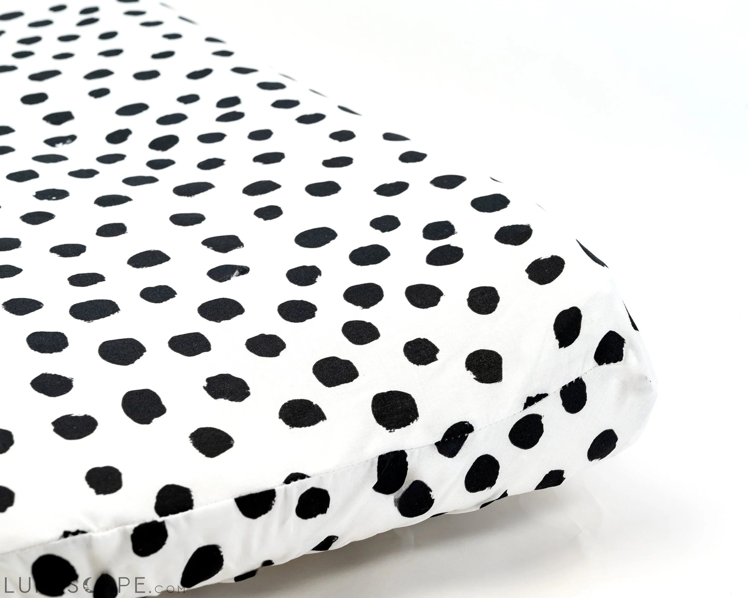 Zoe's Spots & Dots Changing Pad Cover LUNESCAPE