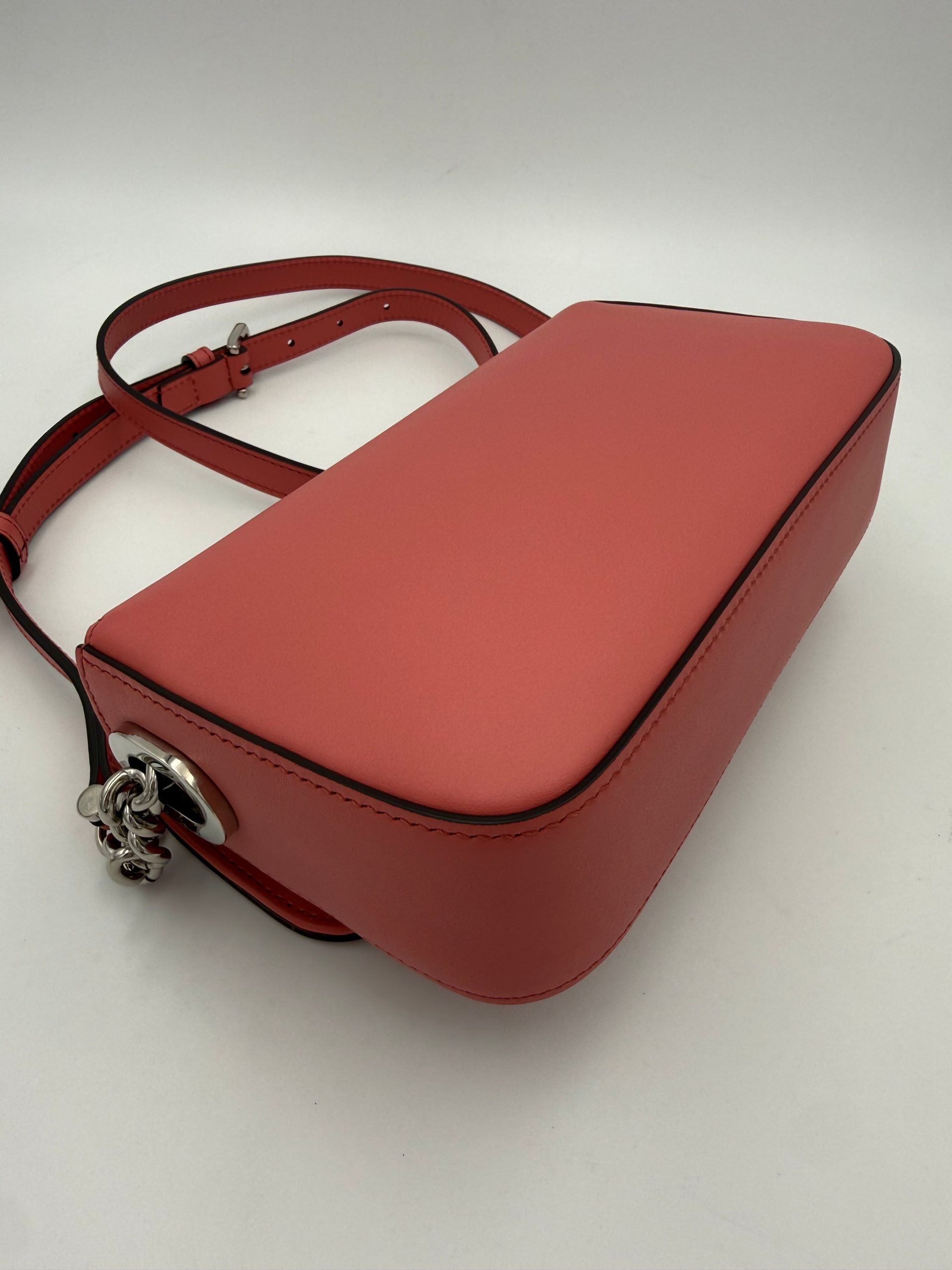 Gucci GUCCI GG Marmont in Leather Shoulder Bag