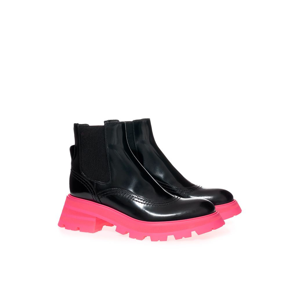 Alexander McQueen Elegant Black Leather Boots LUNESCAPE