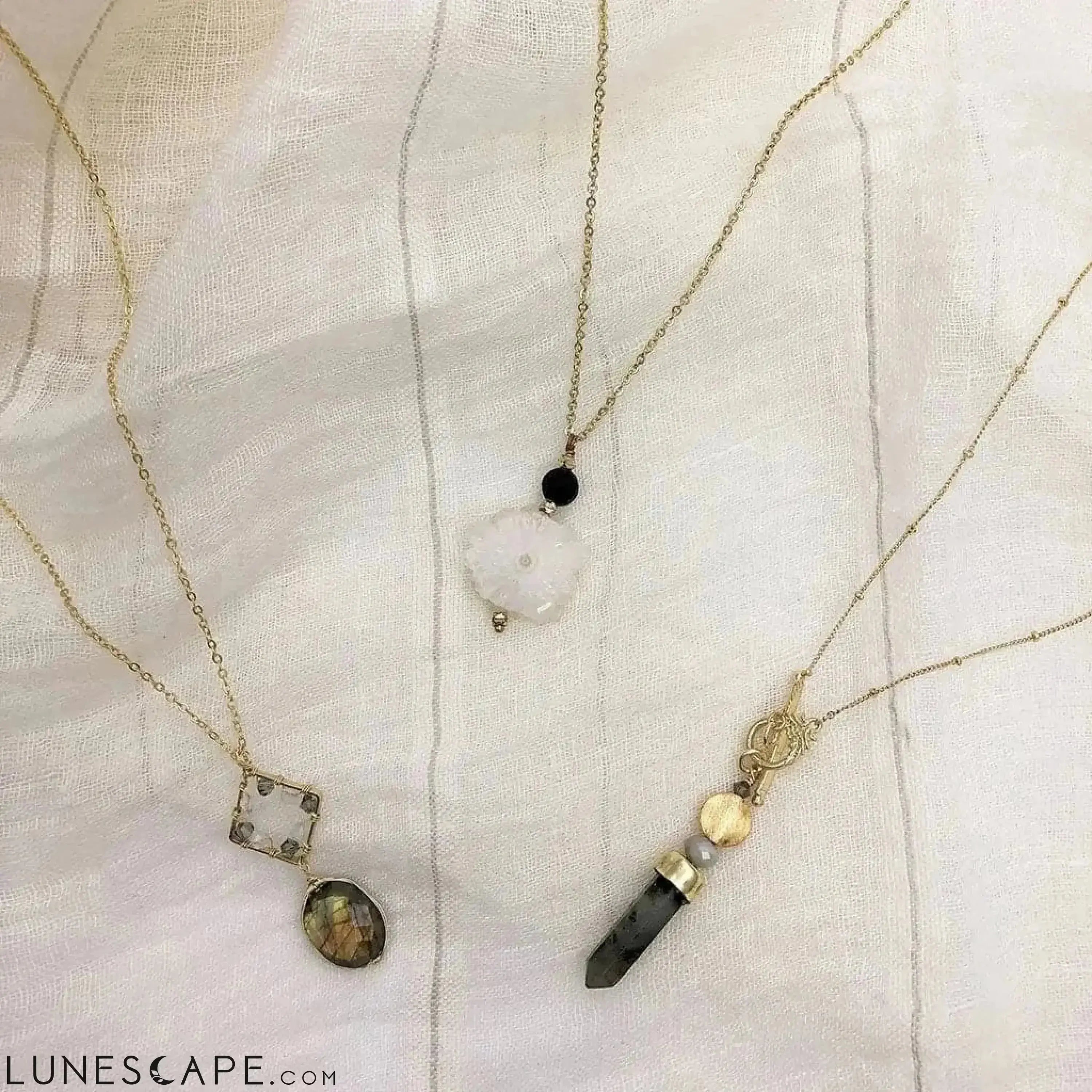 Labradorite Pendant Necklace LUNESCAPE
