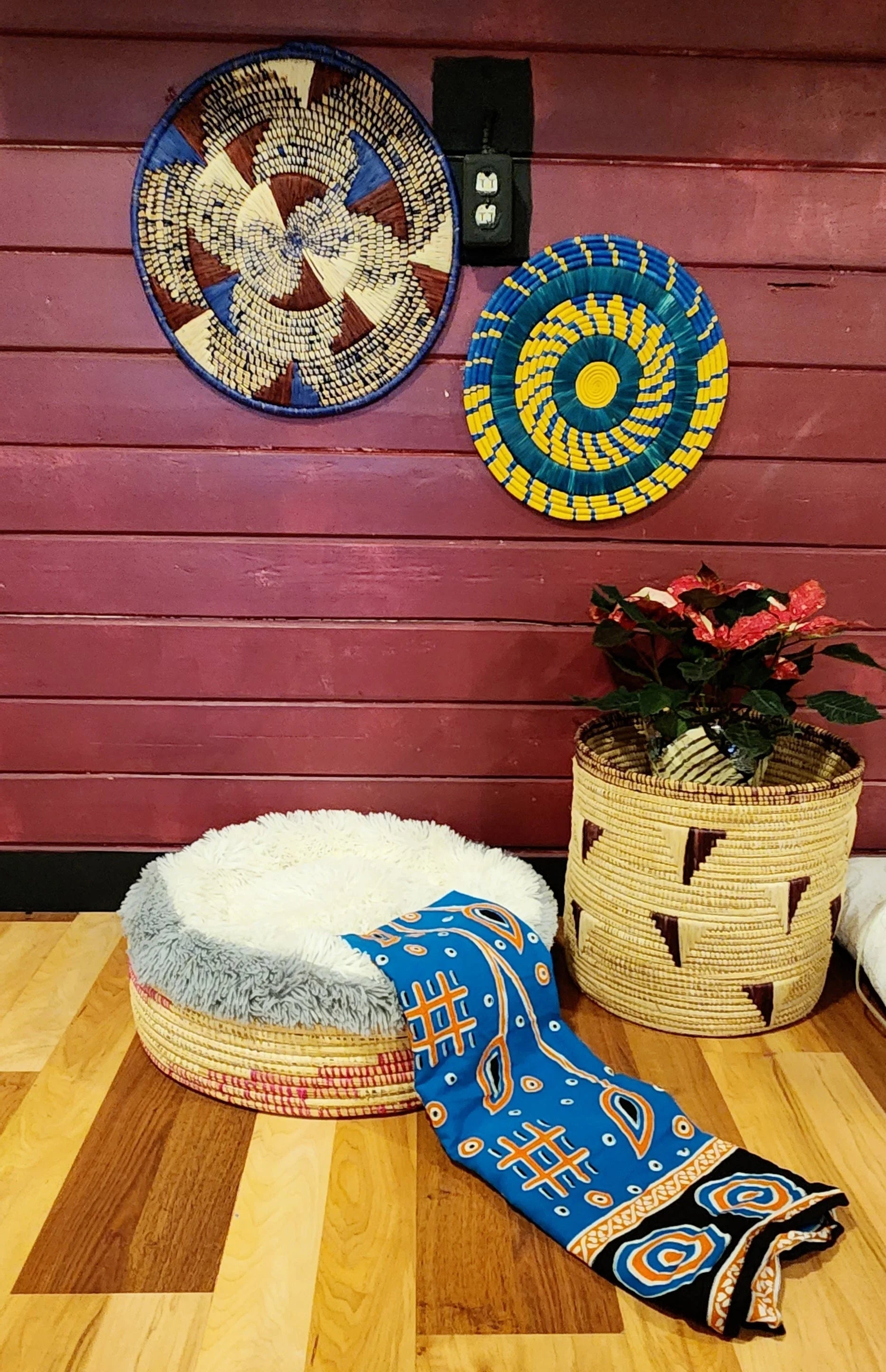 Asante Eco-Friendly  Handwoven  Pet Bed LUNESCAPE