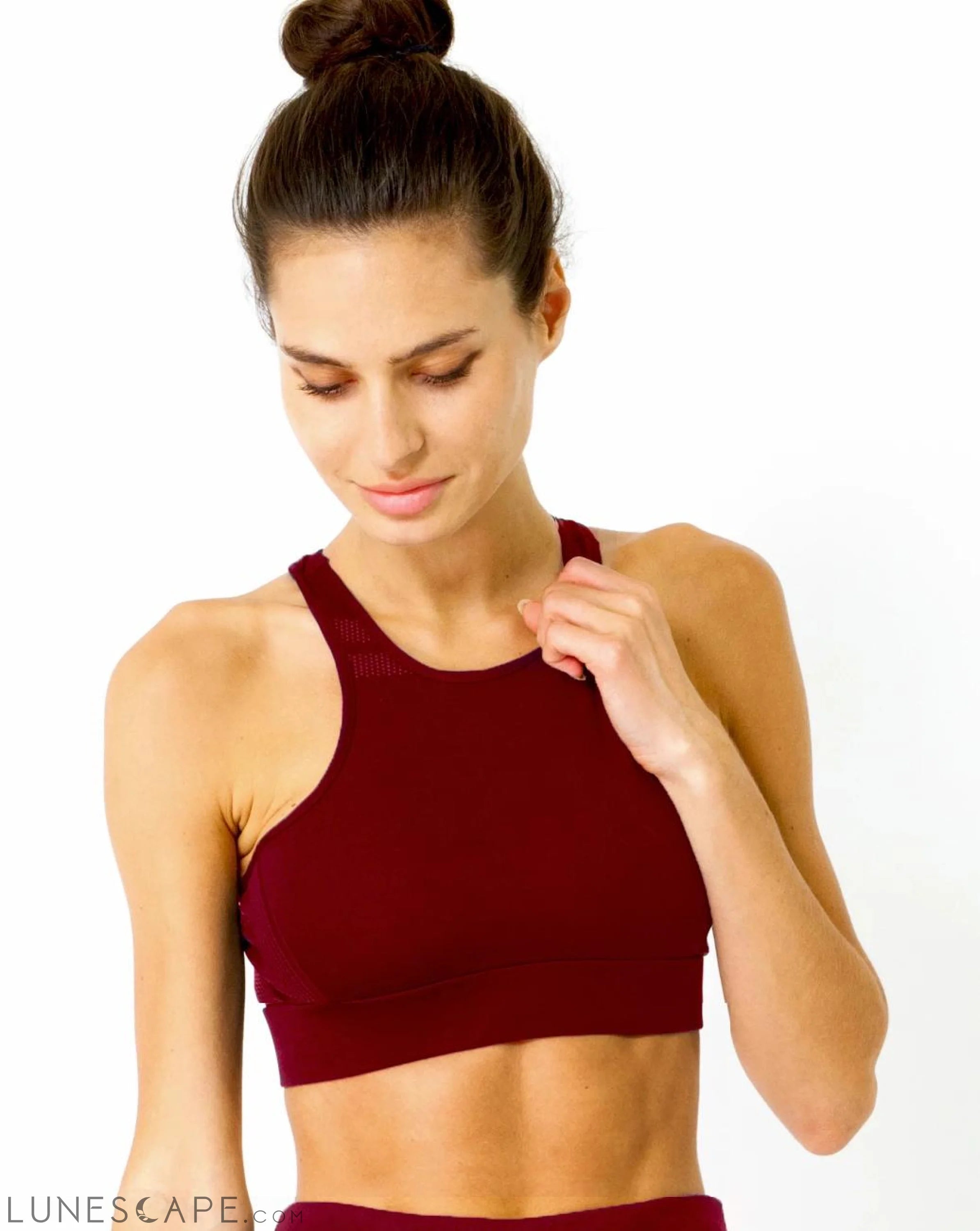 Ashton Sports Bra - Maroon LUNESCAPE