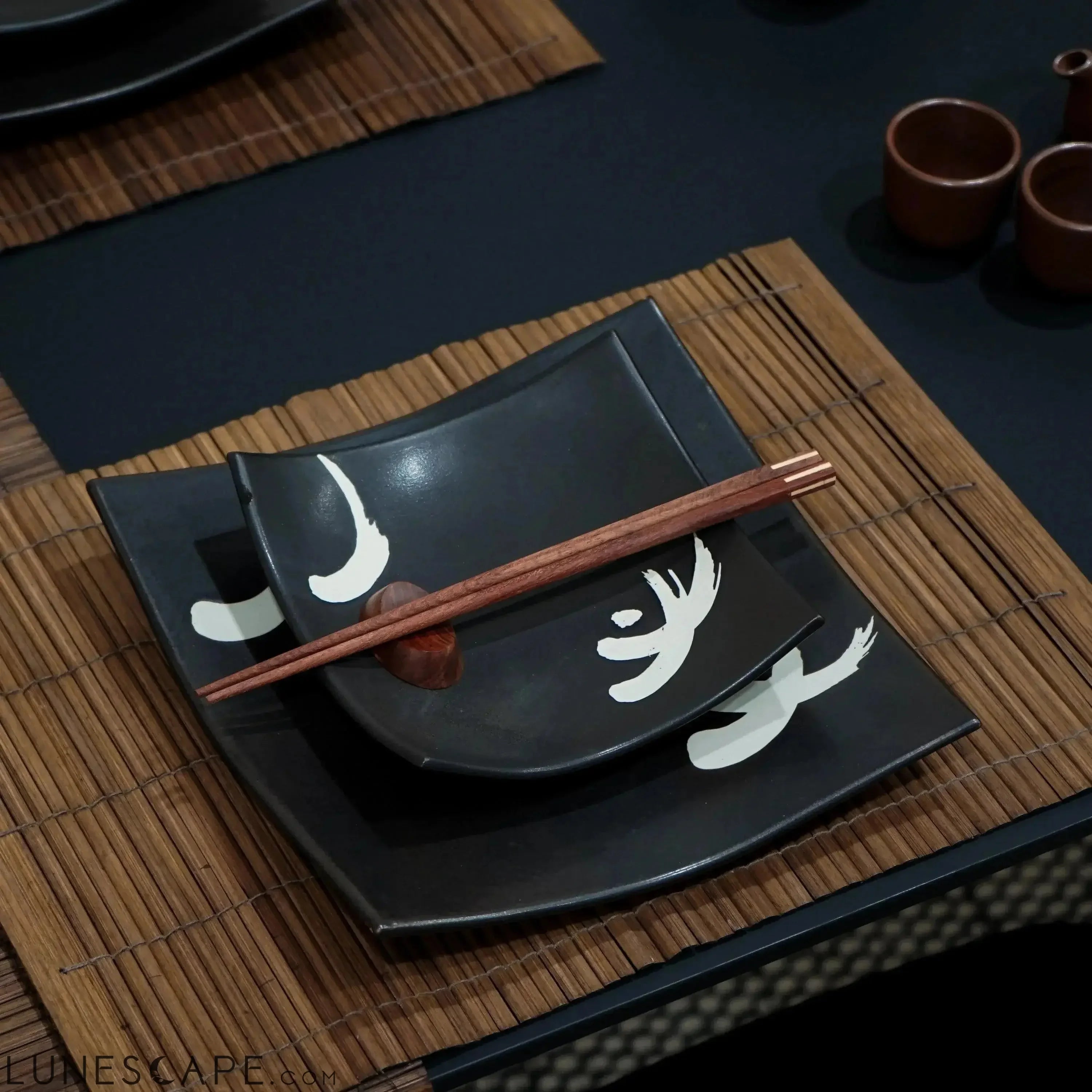 Black Painted Calligraphy Plate Set LUNESCAPE