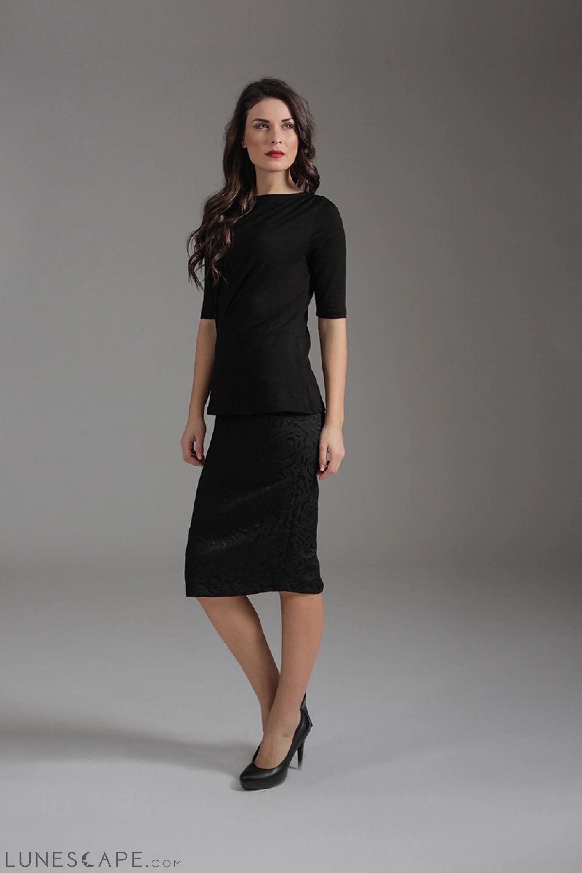 Black Pencil Skirt Conquista LUNESCAPE
