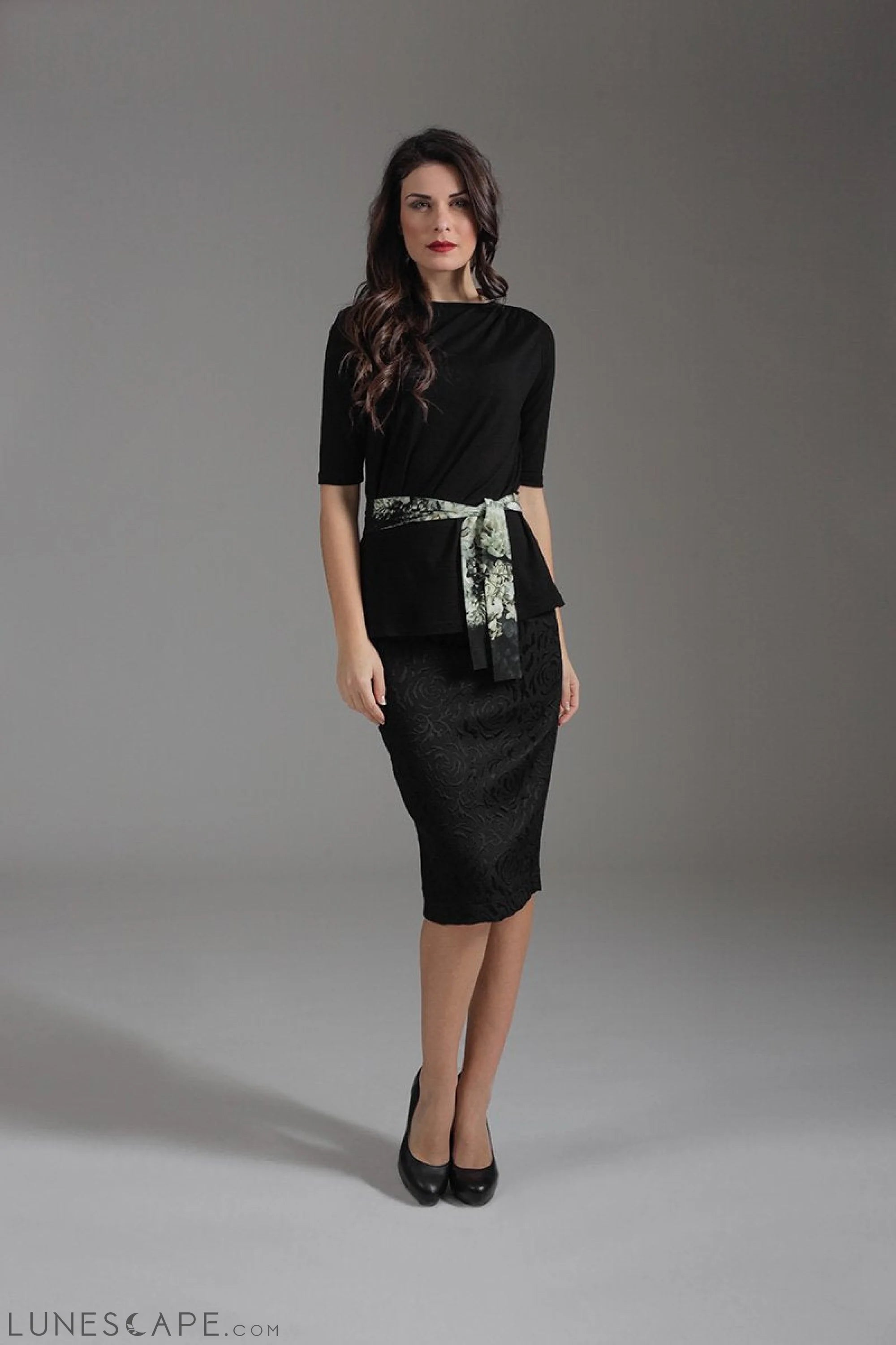 Black Pencil Skirt Conquista LUNESCAPE
