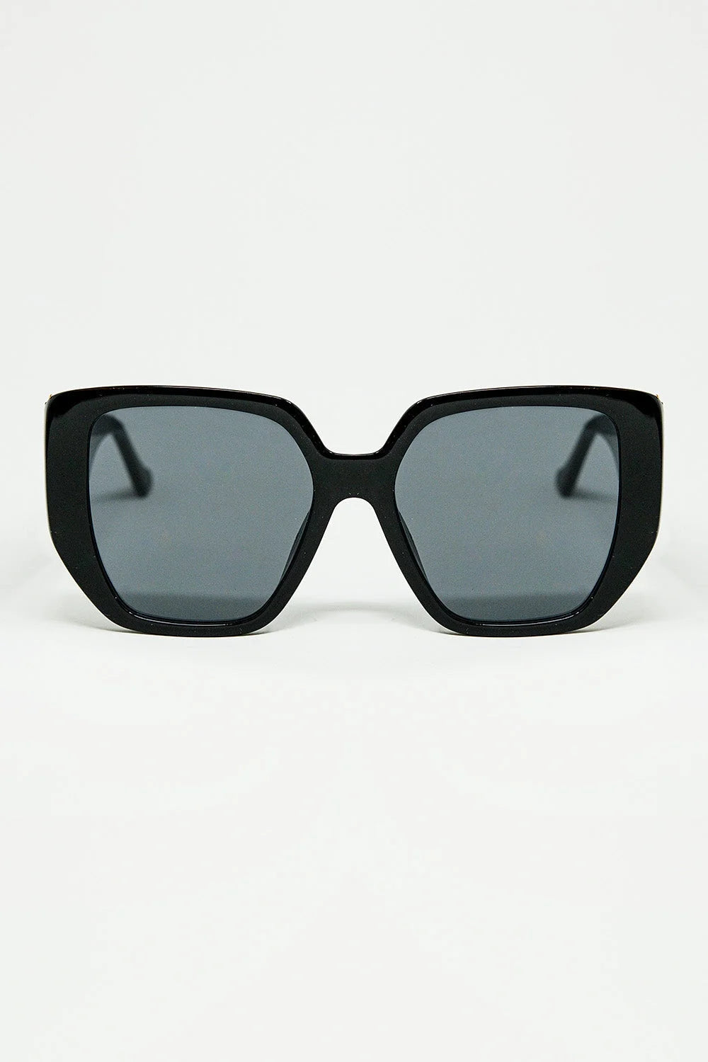 Black Pin-Up Style Sunglasses With Geometric Design and Cat Eyes LUNESCAPE