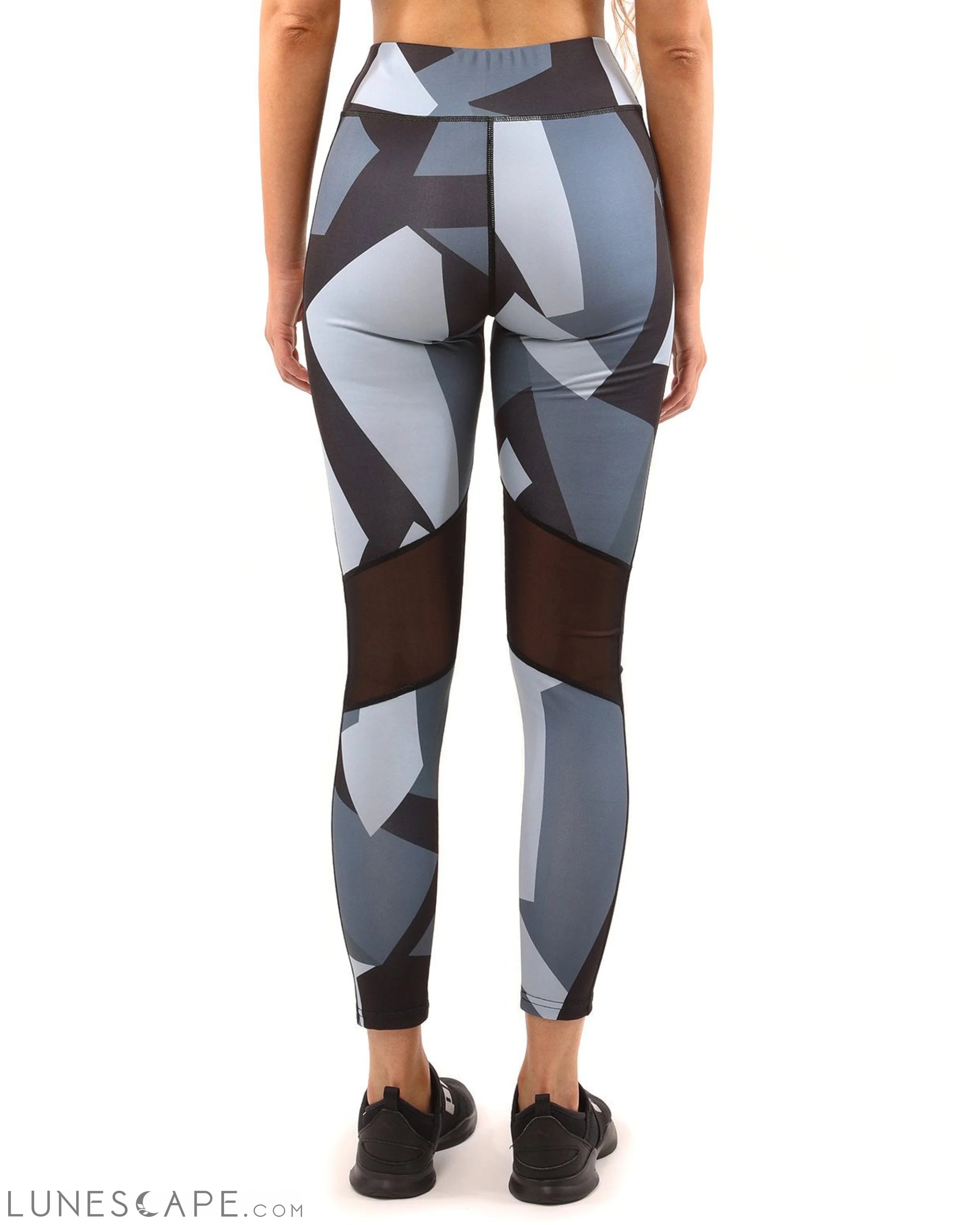 Bondi Set - Leggings & Sports Bra - Black/Grey LUNESCAPE