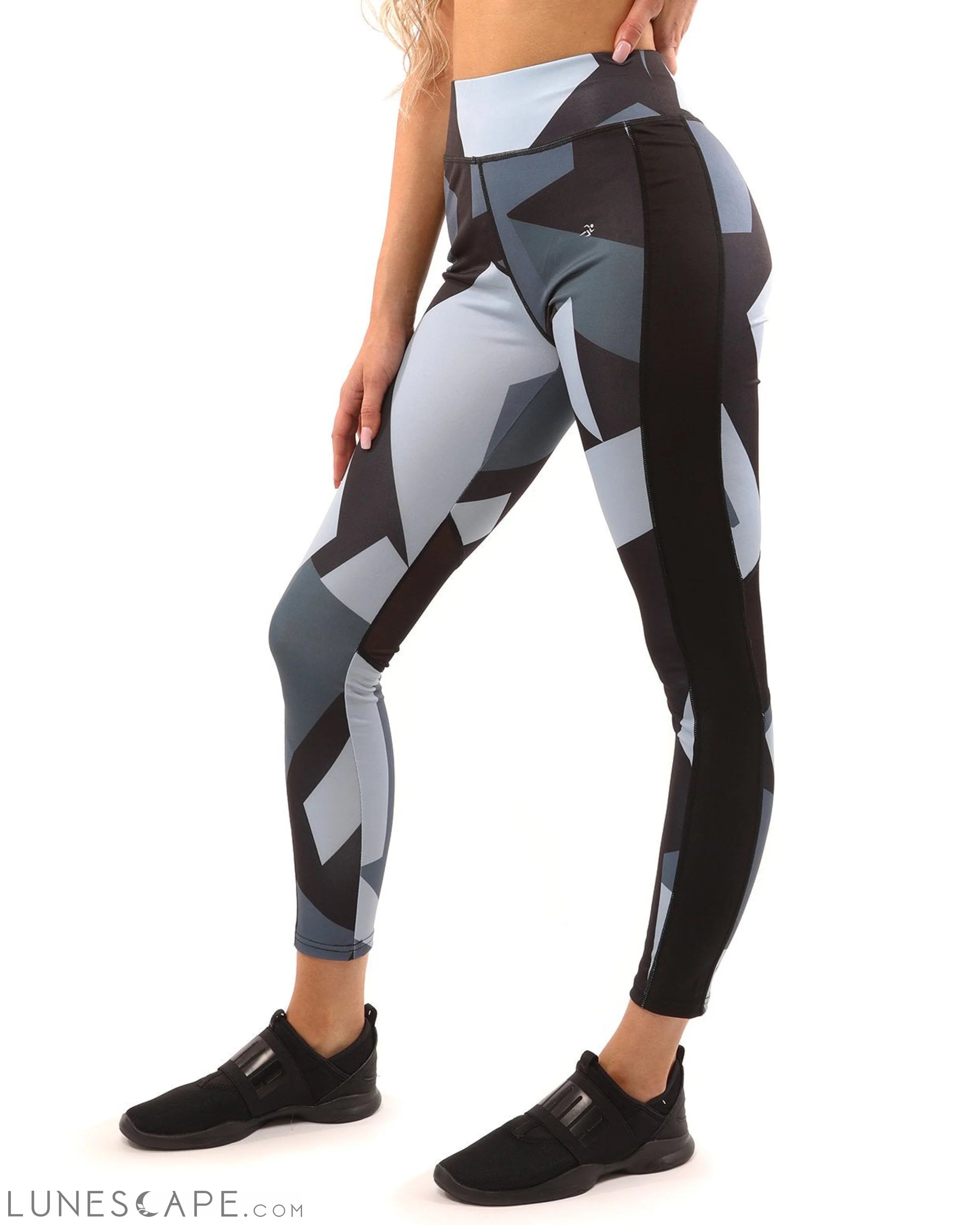 Bondi Set - Leggings & Sports Bra - Black/Grey LUNESCAPE