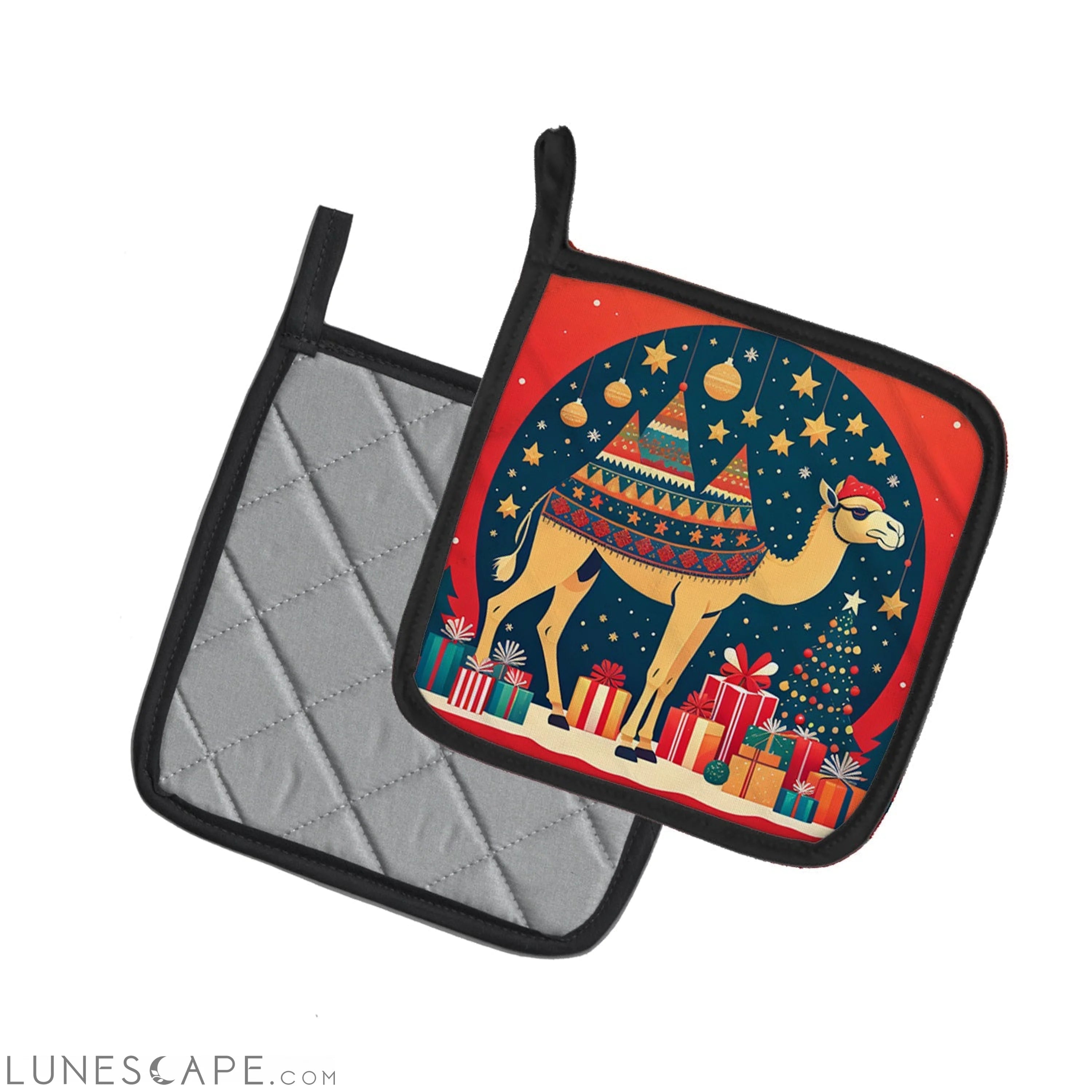 Camel Christmas Pair of Pot Holders LUNESCAPE